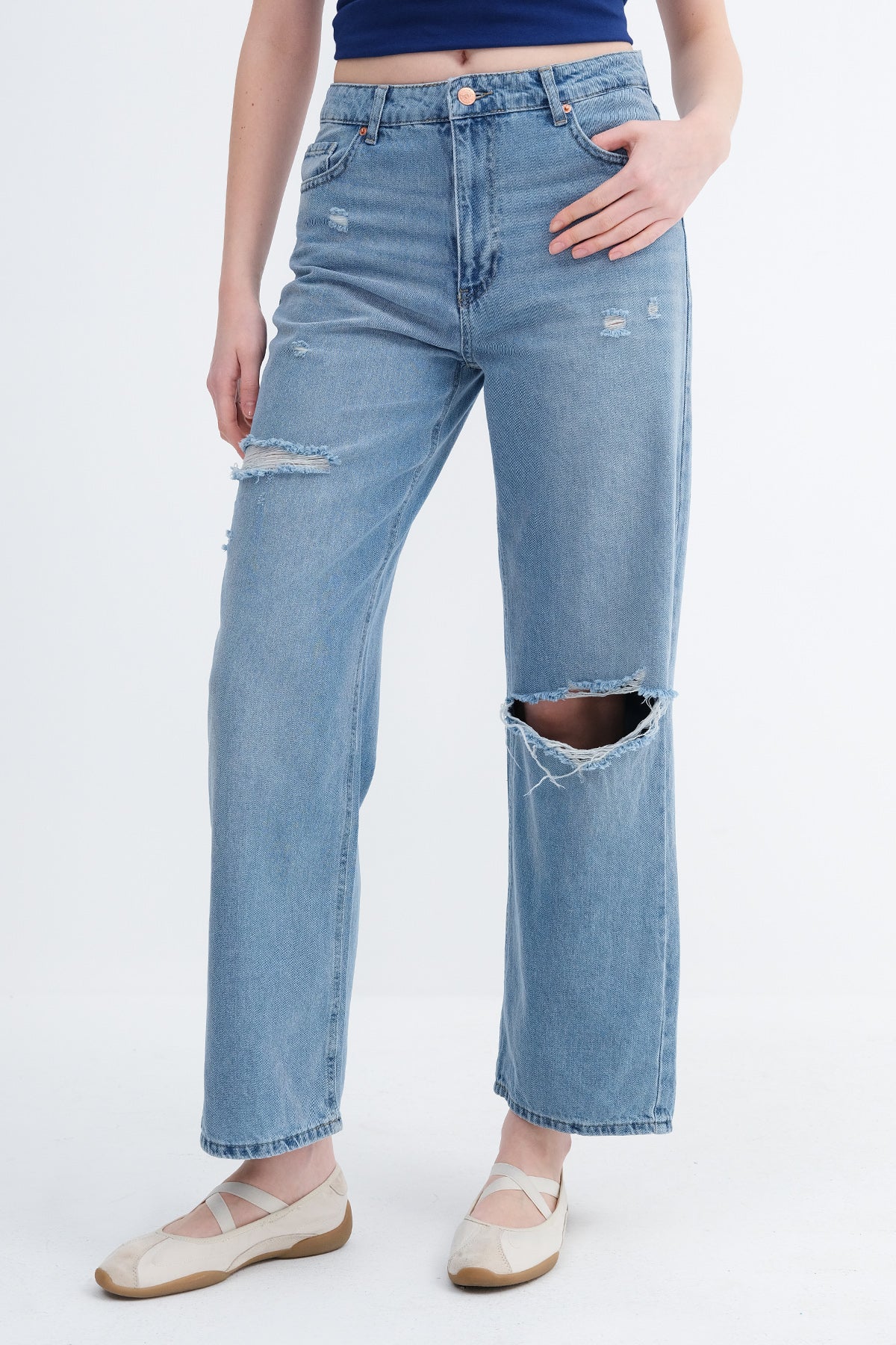 Blue-Tint_Ripped-Detail-Jeans-addax