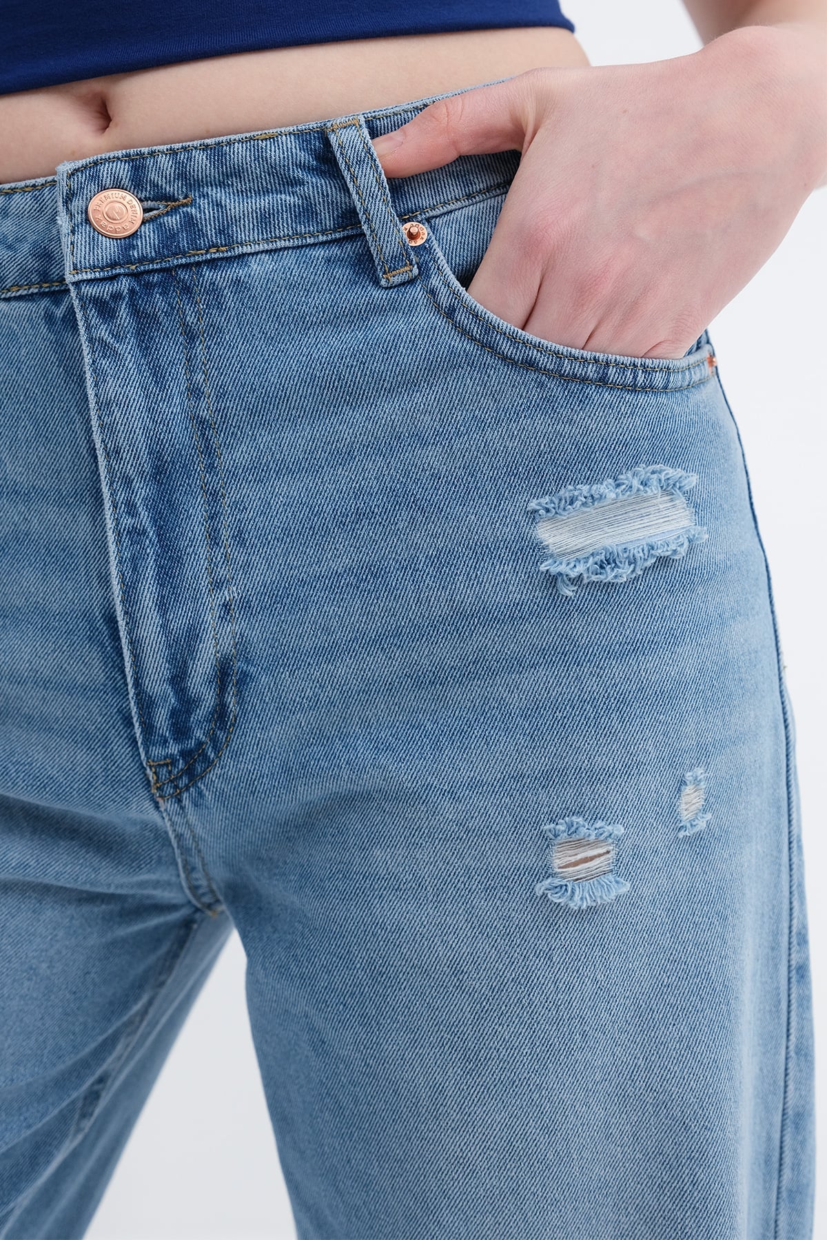 Blue-Tint_Ripped-Detail-Jeans-addax