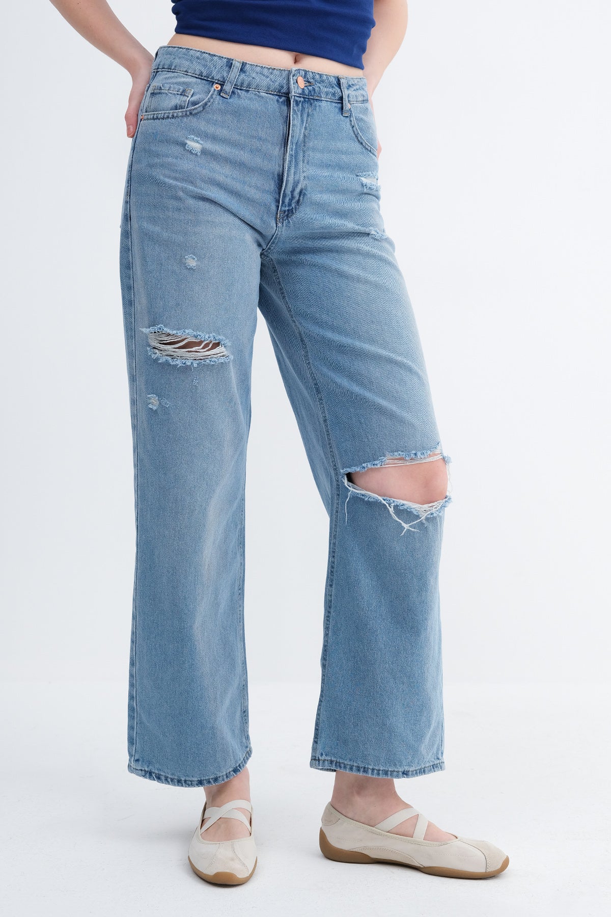 Blue-Tint_Ripped-Detail-Jeans-addax