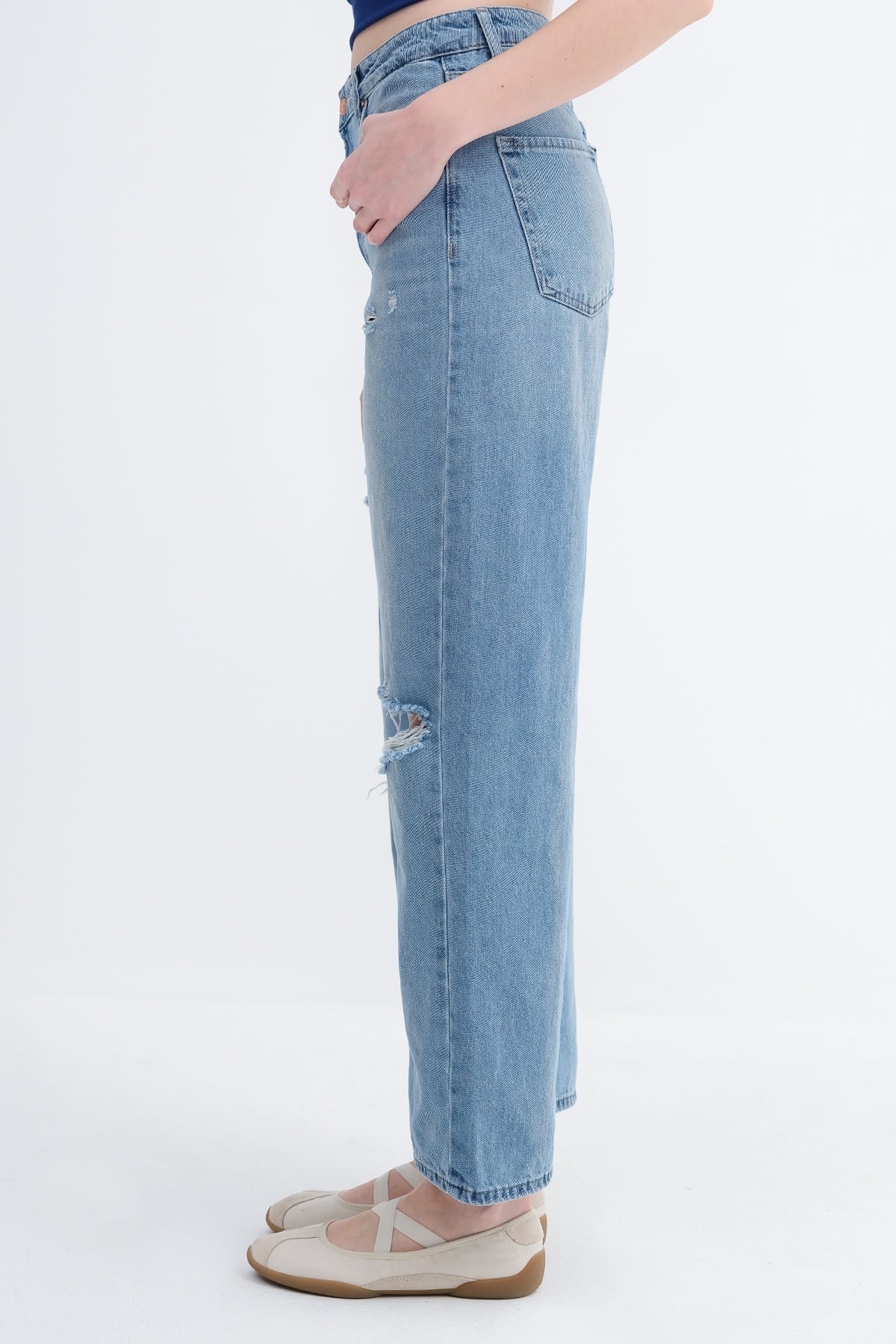 Blue-Tint_Ripped-Detail-Jeans-addax