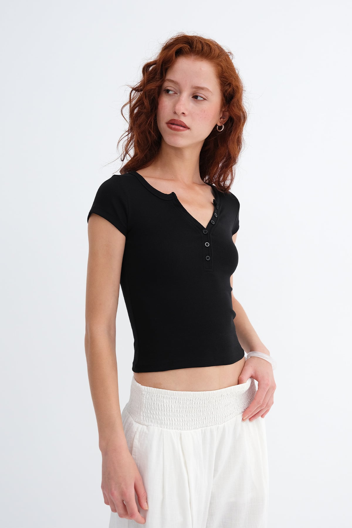 Black_Button-Detail-Basic-T-Shirt-addax