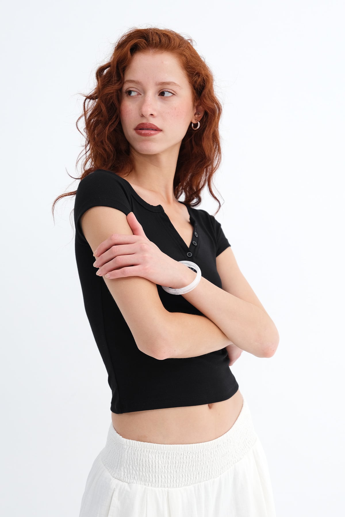 Black_Button-Detail-Basic-T-Shirt-addax