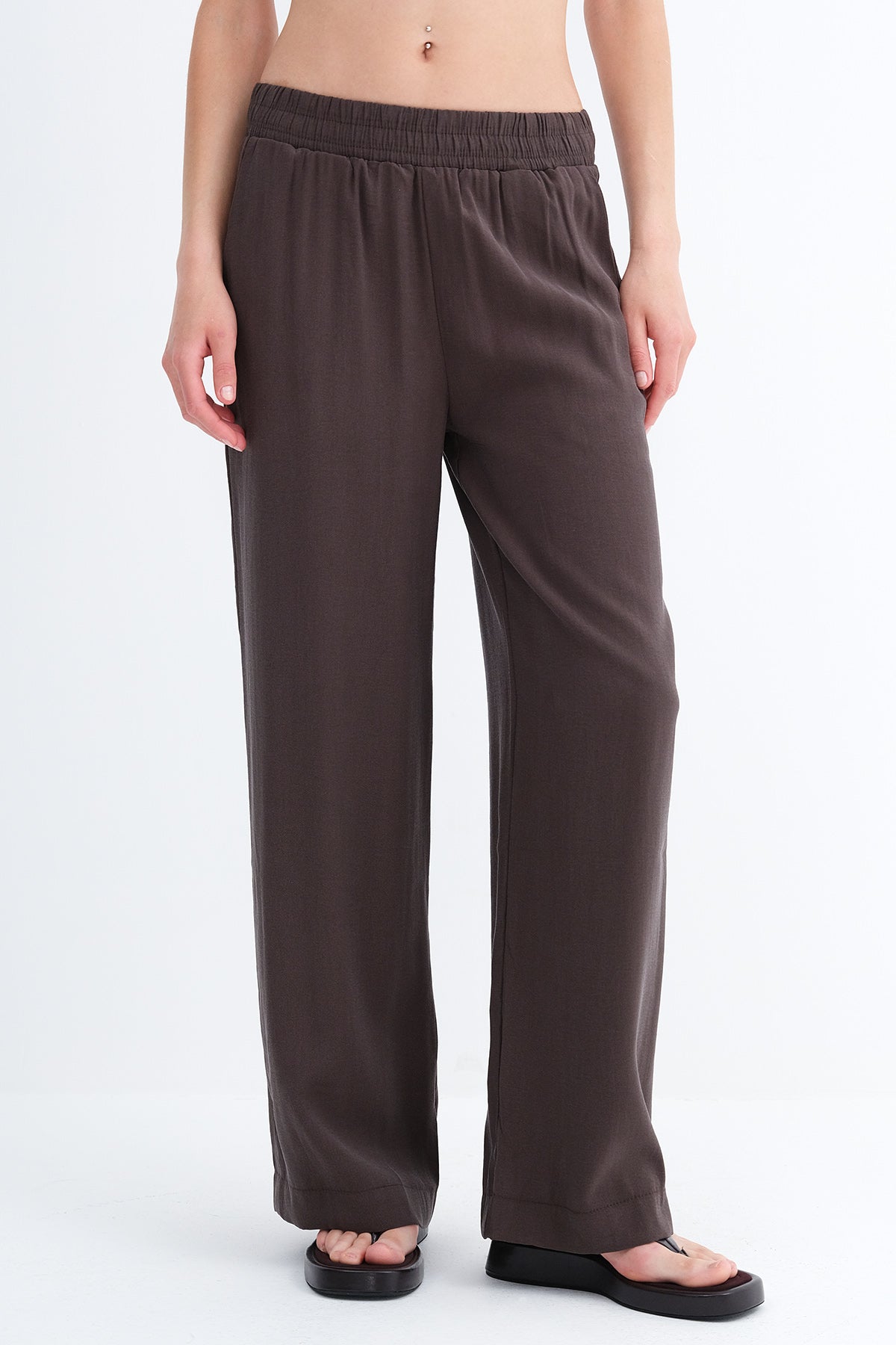 Bitter-Coffee_Pants-with-Elastic-Waist-addax