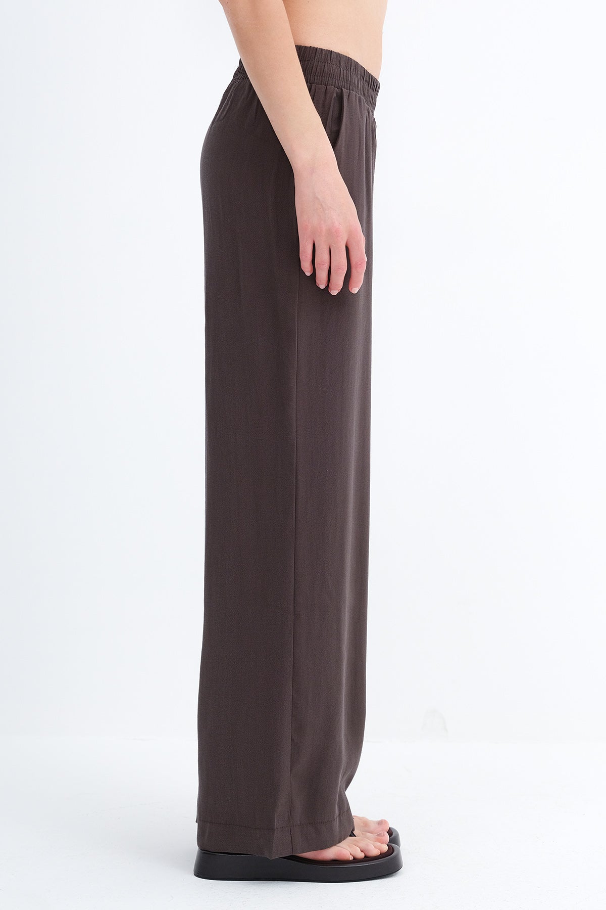 Bitter-Coffee_Pants-with-Elastic-Waist-addax