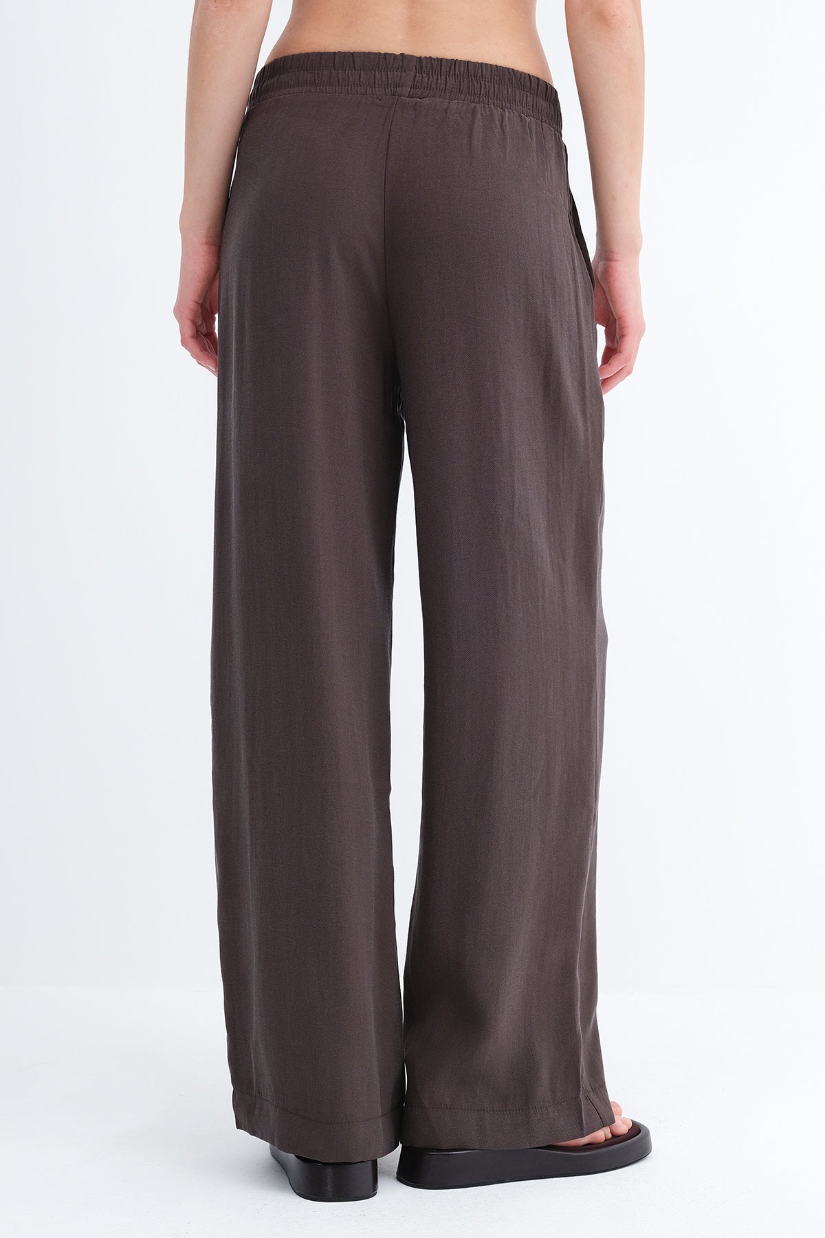 Bitter-Coffee_Pants-with-Elastic-Waist-addax