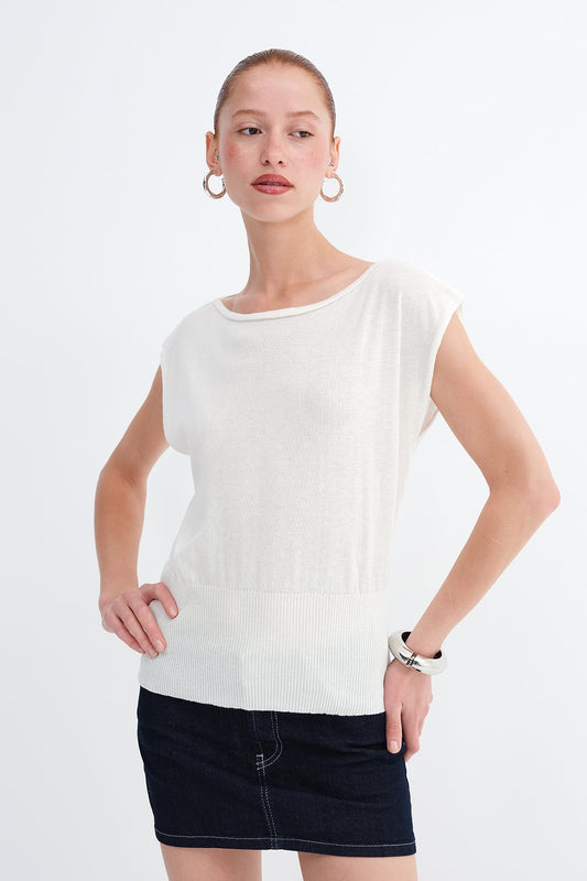 Ecru_Kayık-Yaka-Kolsuz-Triko-T061-addax