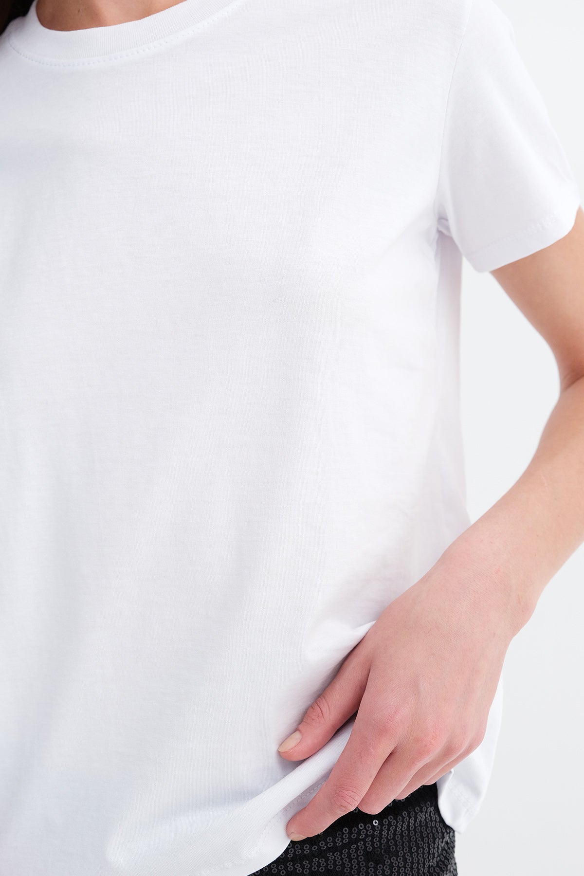 White_Crew-Neck-Basic-T-shirt-addax