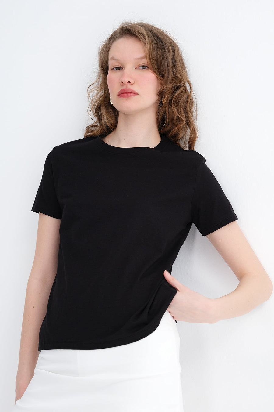 Black_Crew-Neck-Basic-T-shirt-addax