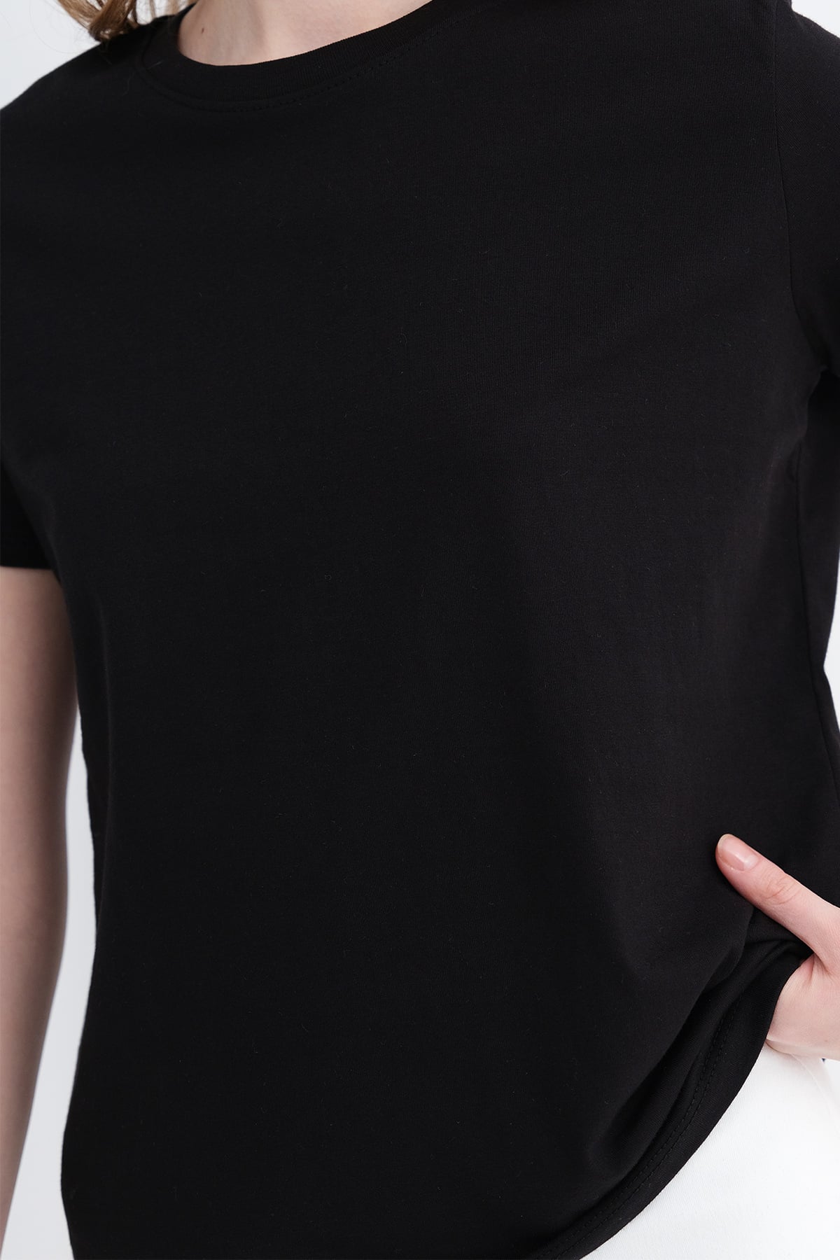 Black_Crew-Neck-Basic-T-shirt-addax