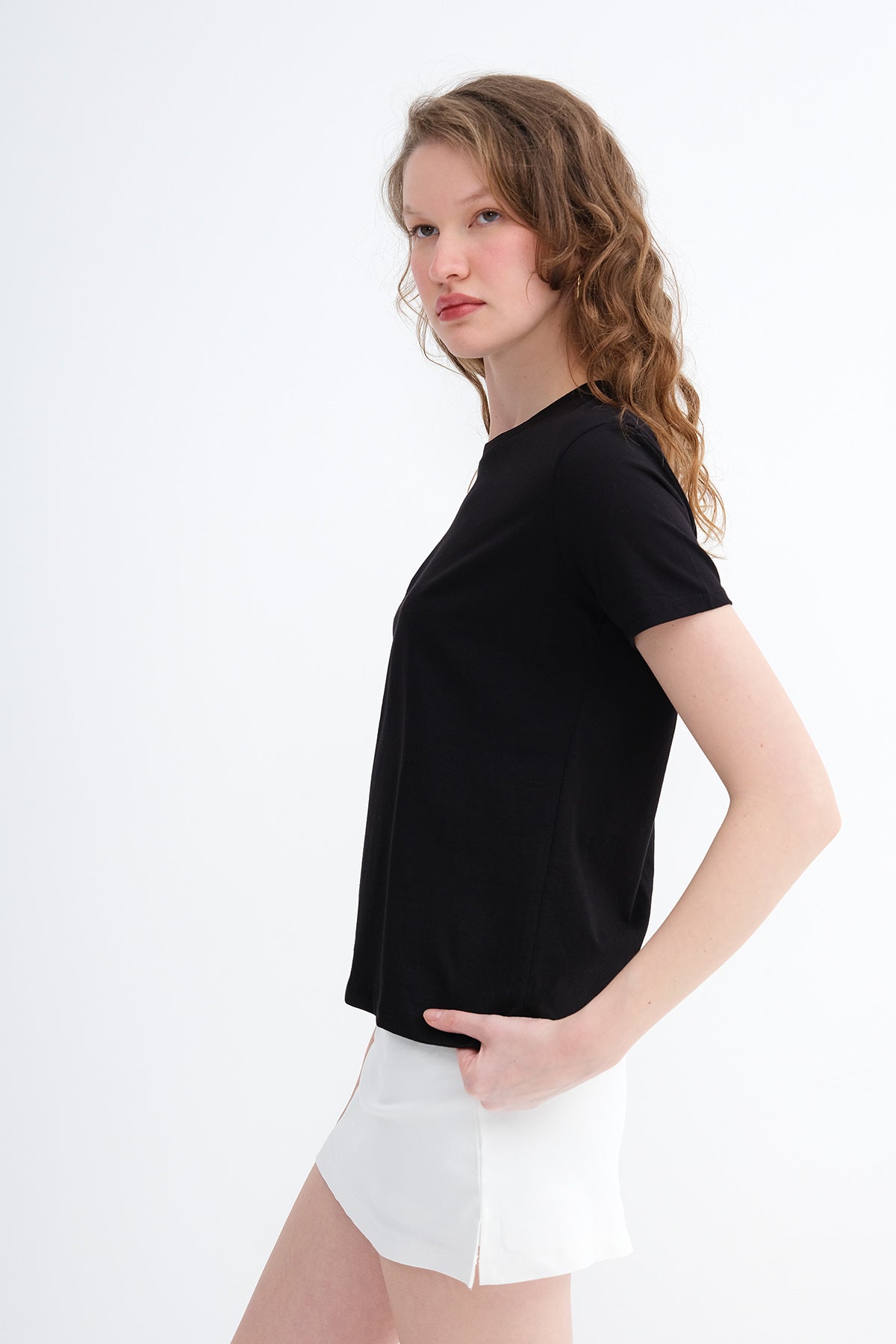 Black_Crew-Neck-Basic-T-shirt-addax