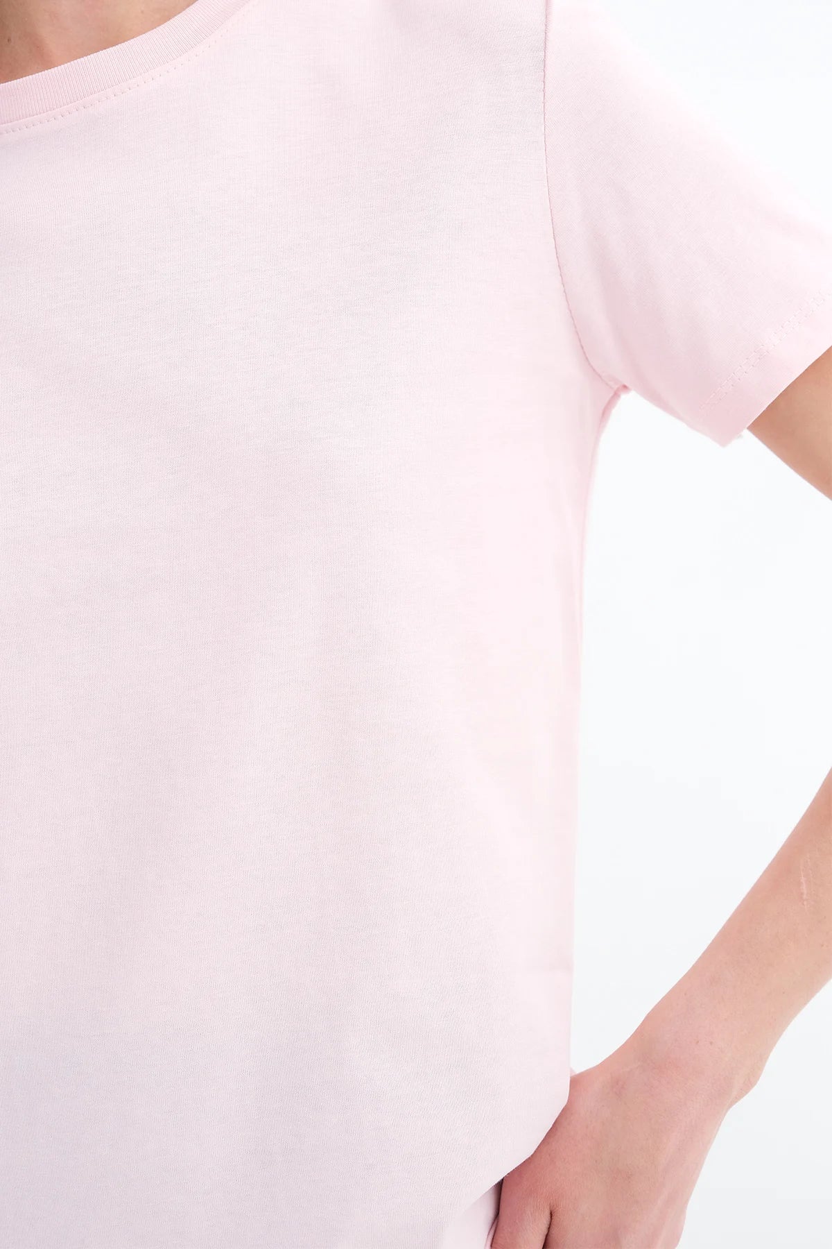 Pink_Crew-Neck-Basic-T-shirt-addax