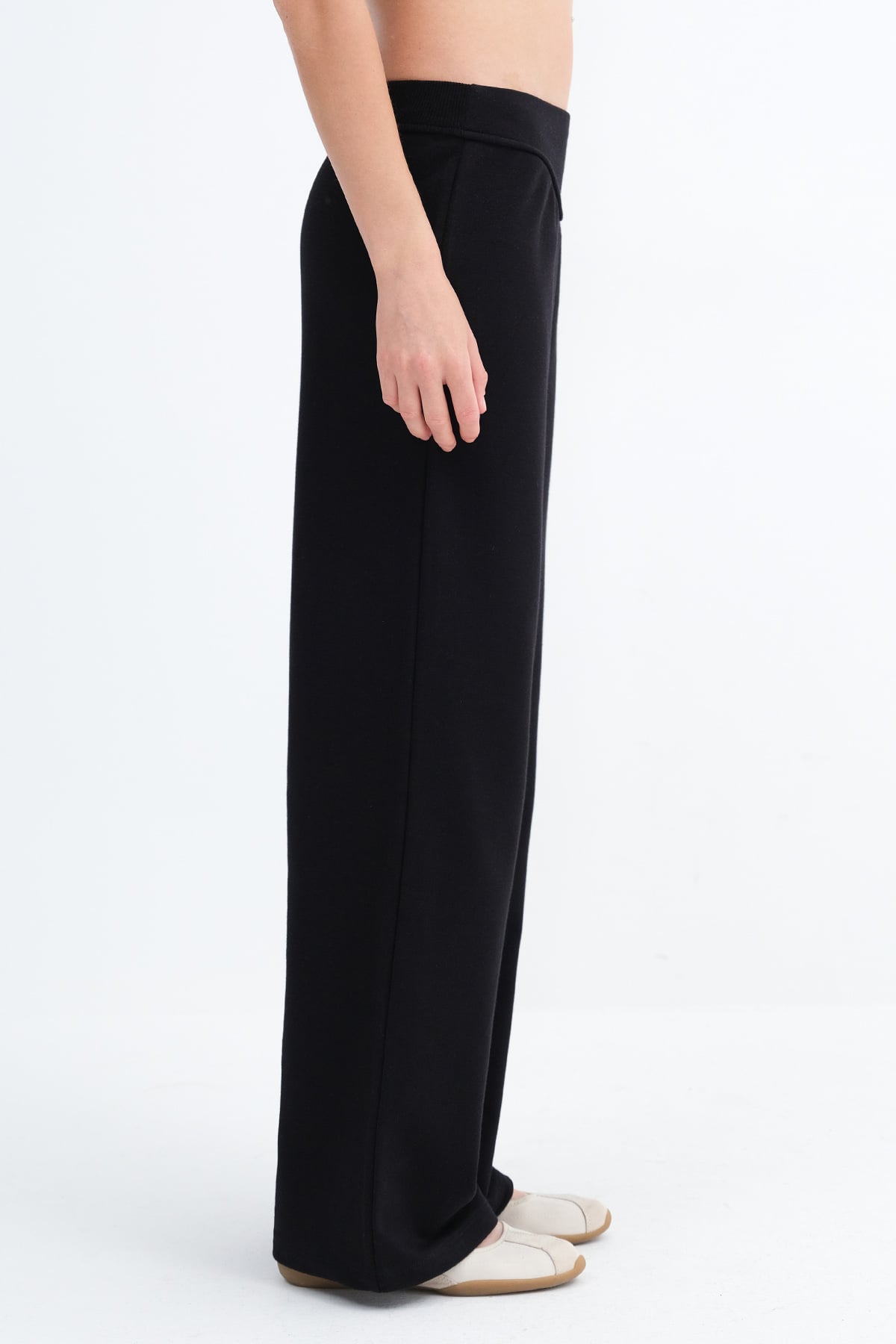 Black_Elastic-Waist-Sweatpants-addax