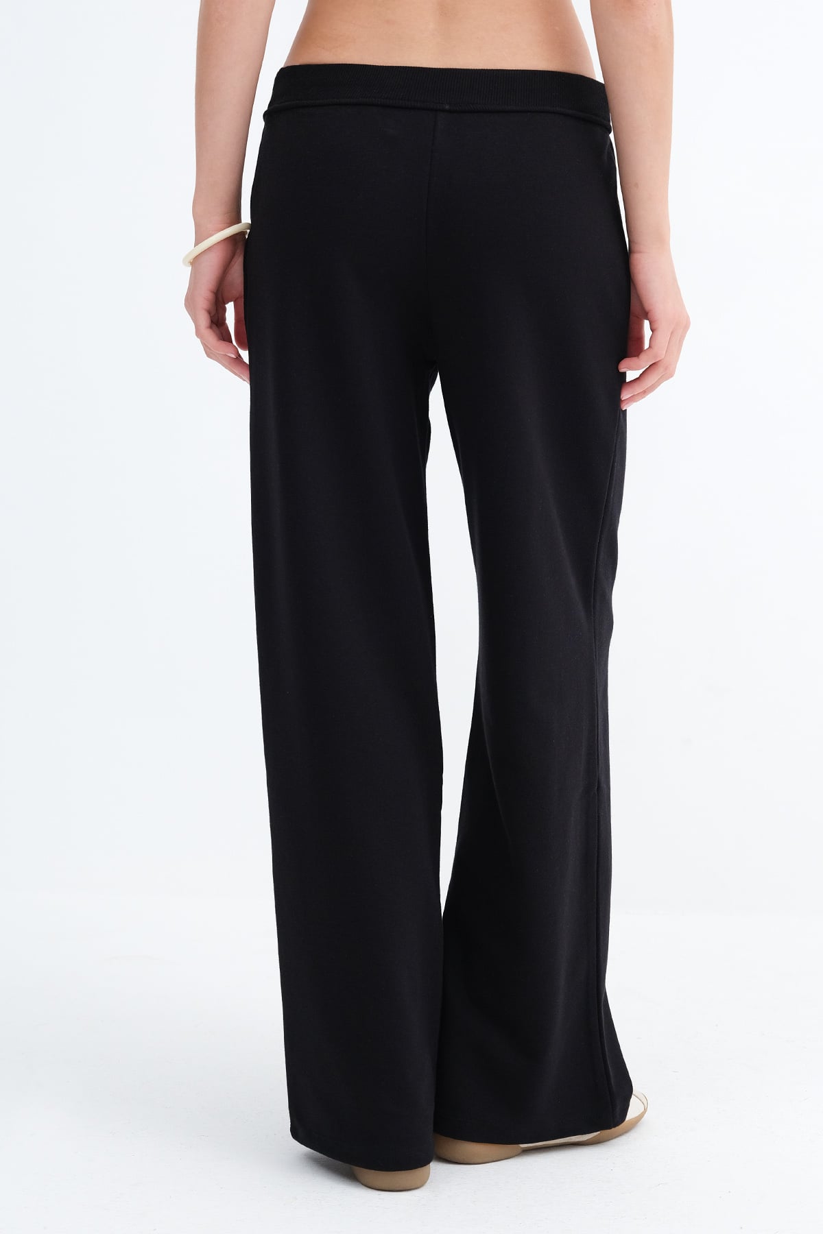 Black_Elastic-Waist-Sweatpants-addax