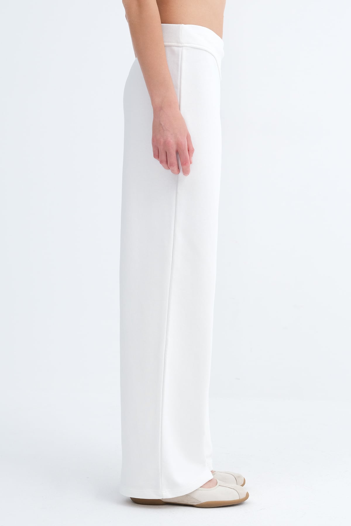 Ecru_Elastic-Waist-Sweatpants-addax