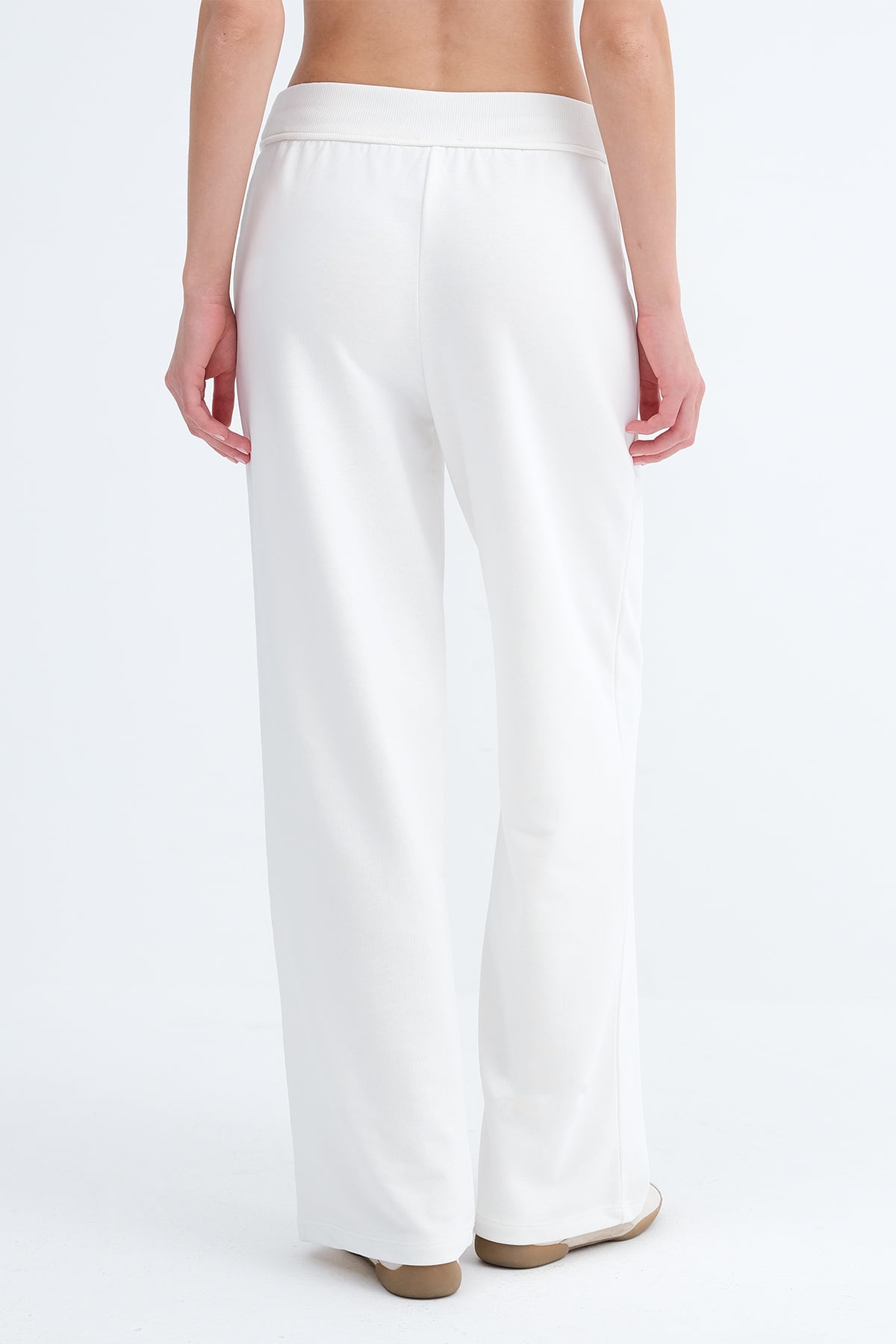 Ecru_Elastic-Waist-Sweatpants-addax