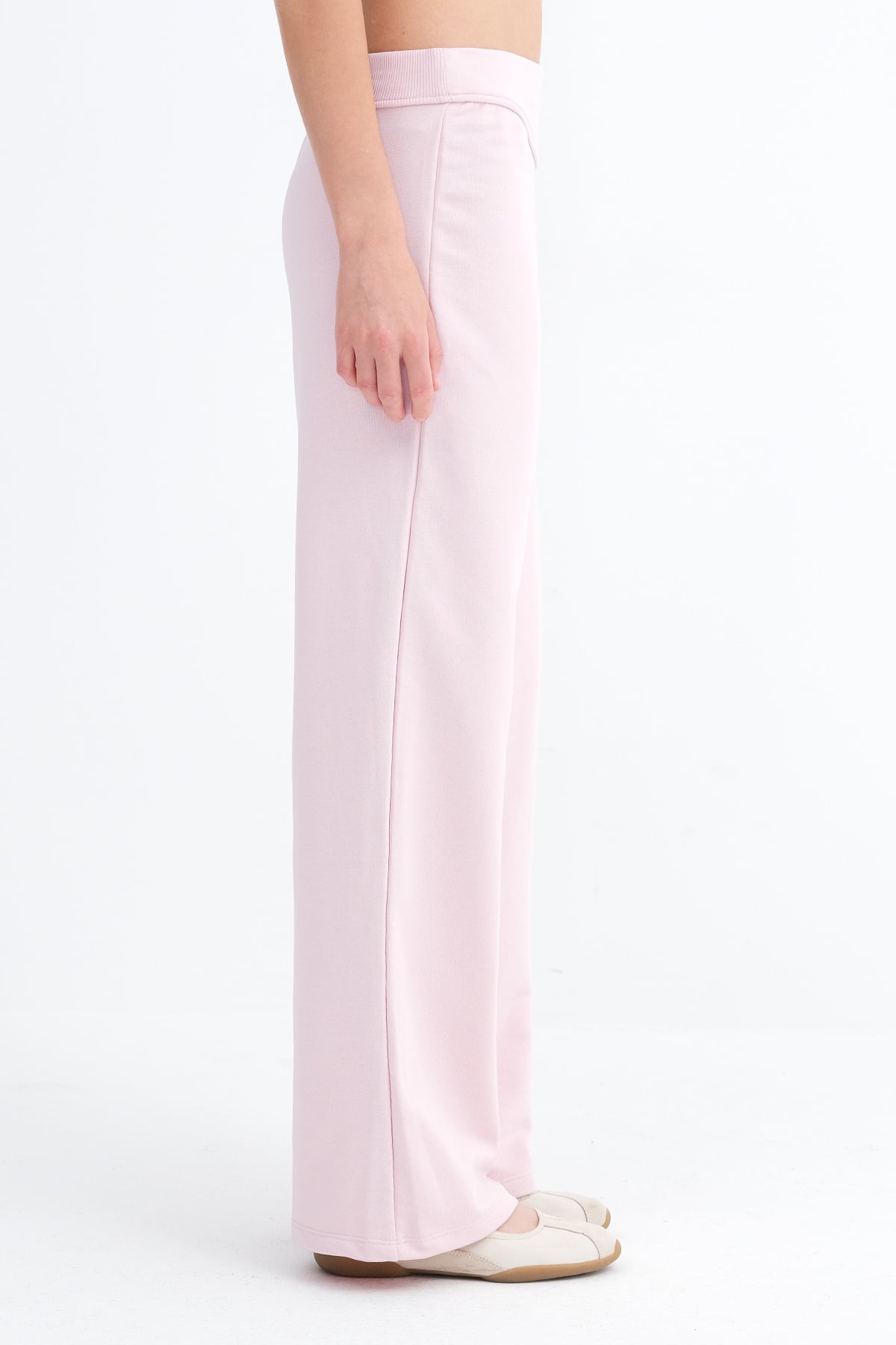 Lotus_Elastic-Waist-Sweatpants-addax