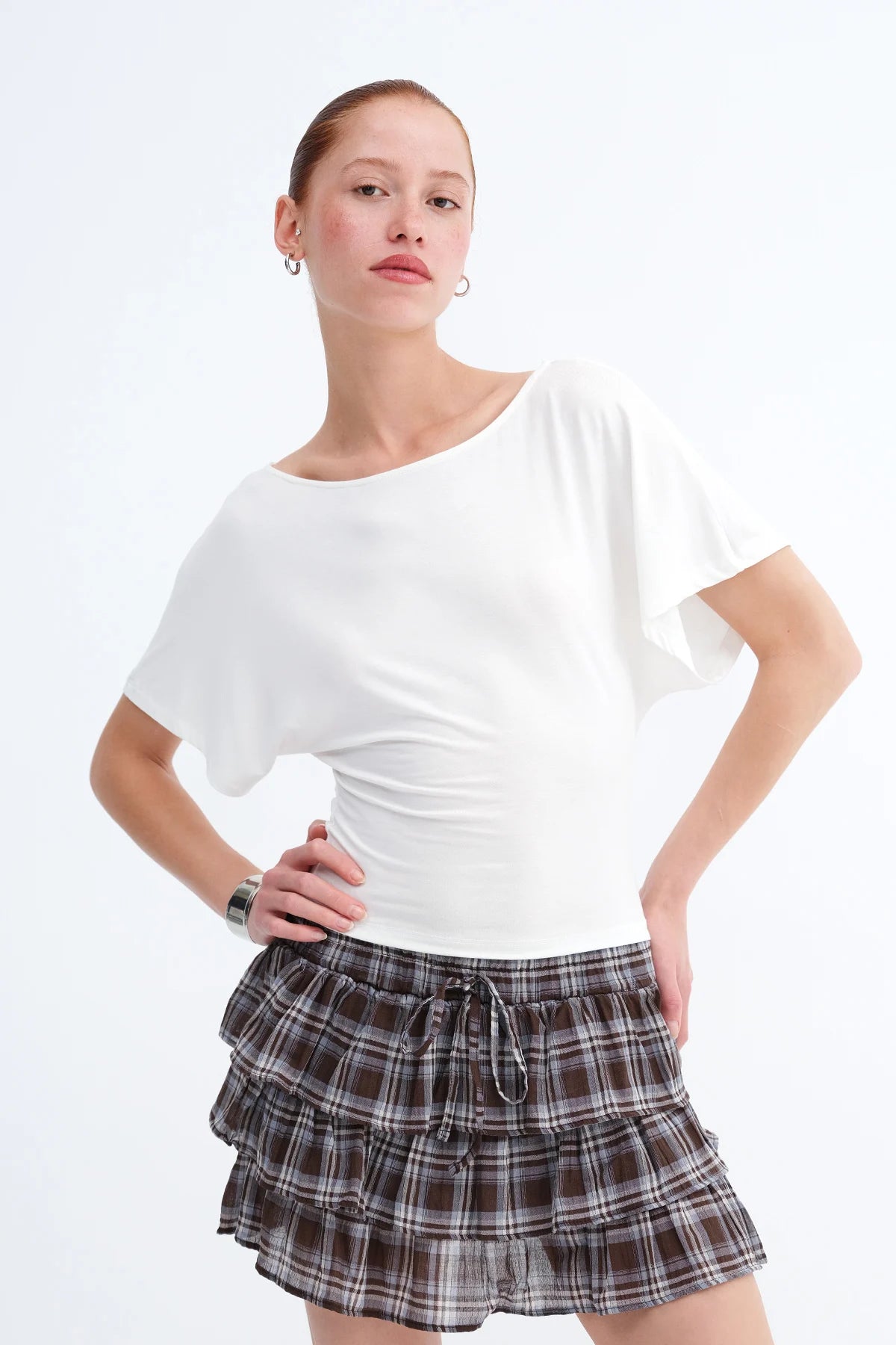 Ecru_Boat-Neck-Basic-T-shirt-addax