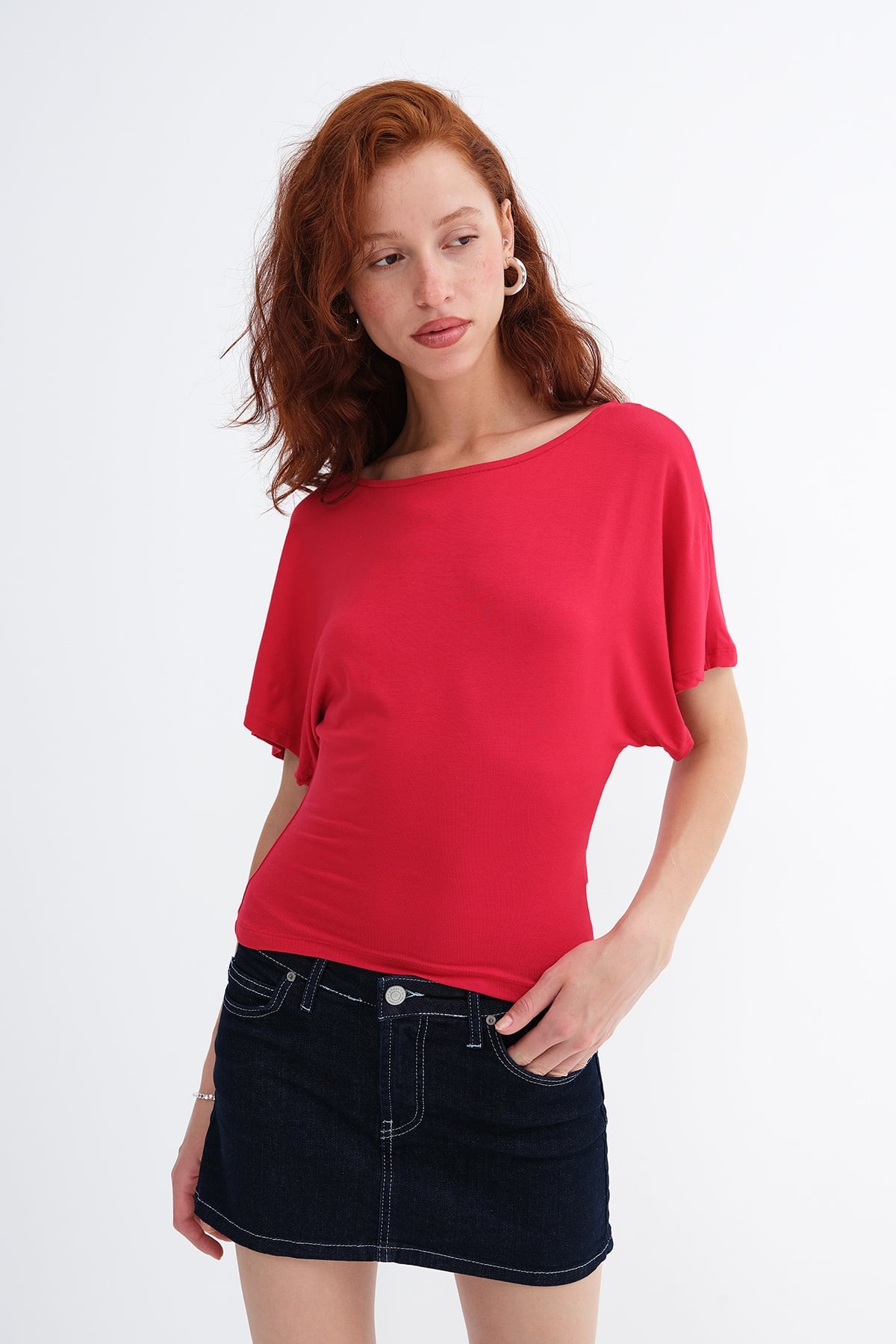 Bright-Red_Boat-Neck-Basic-T-shirt-addax