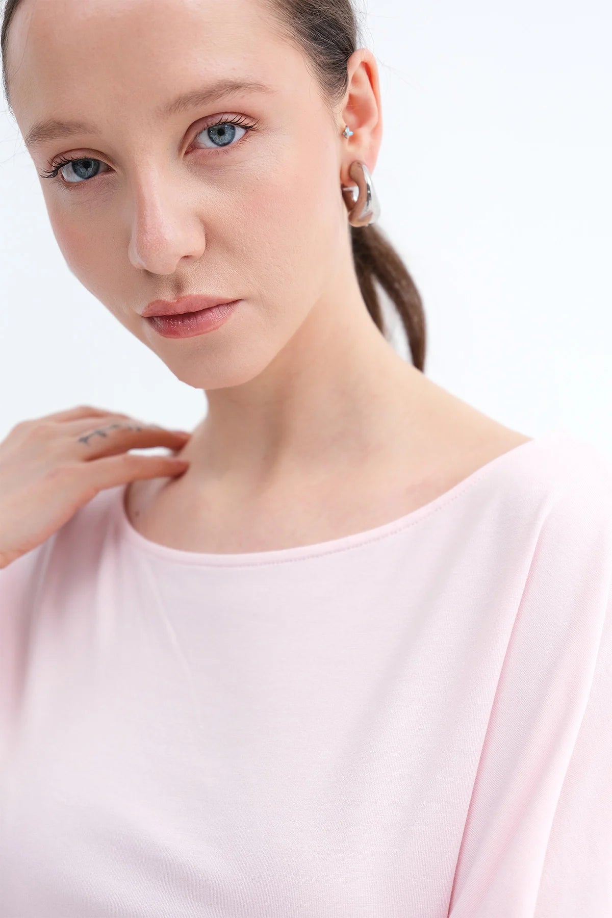 Lotus_Boat-Neck-Basic-T-shirt-addax