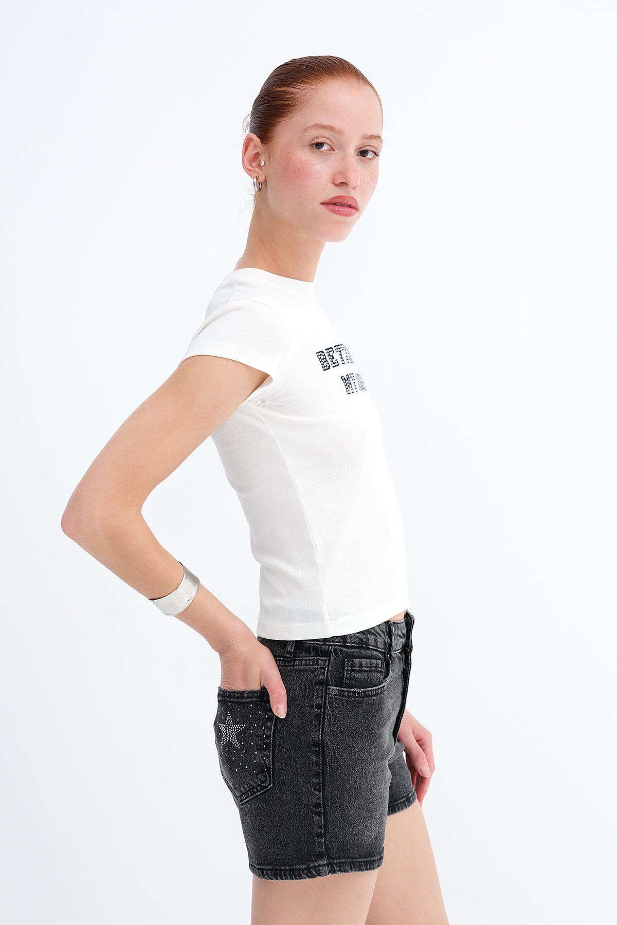 Ecru_Bisiklet-Yaka-Taşlı-T-shirt-P9032-addax