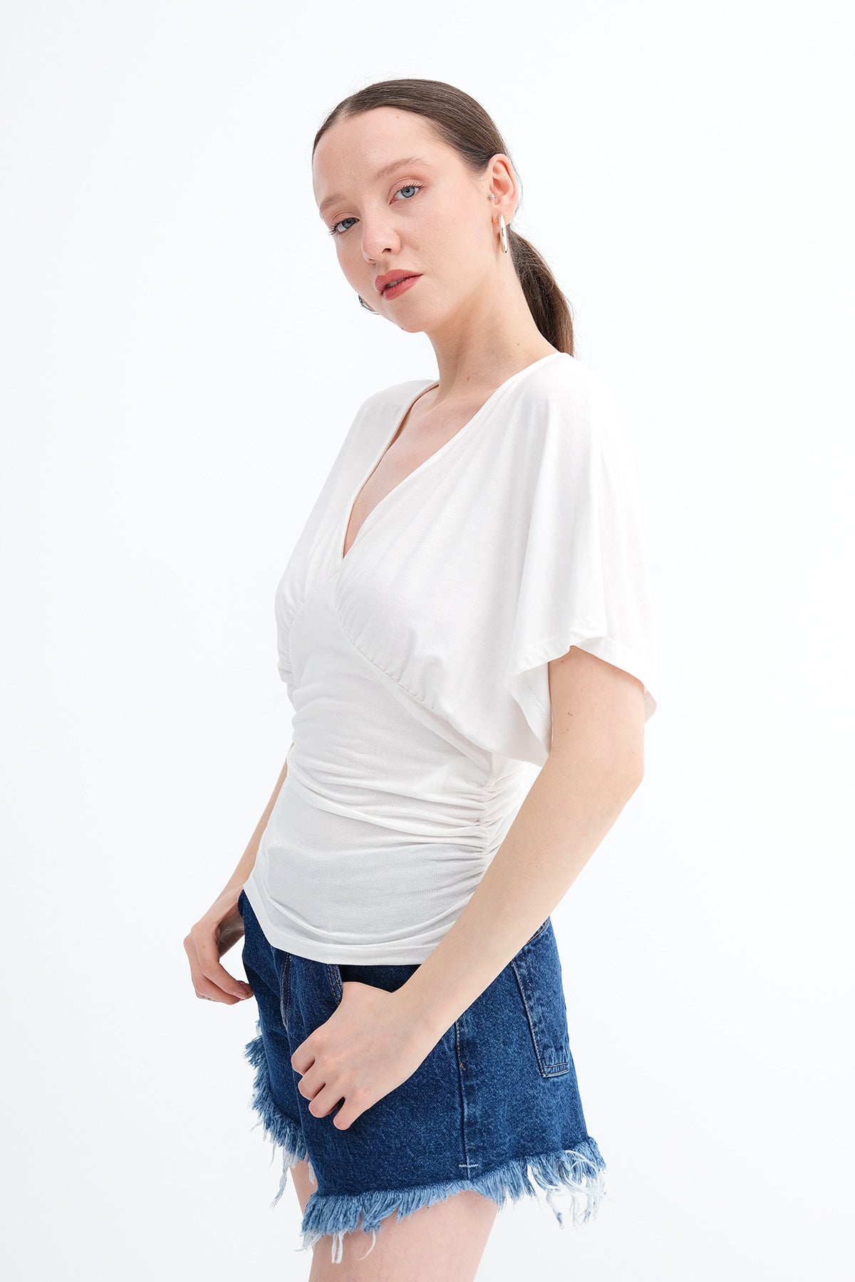 Ecru_V-Yaka-Büzgülü-Bluz-P0957-addax