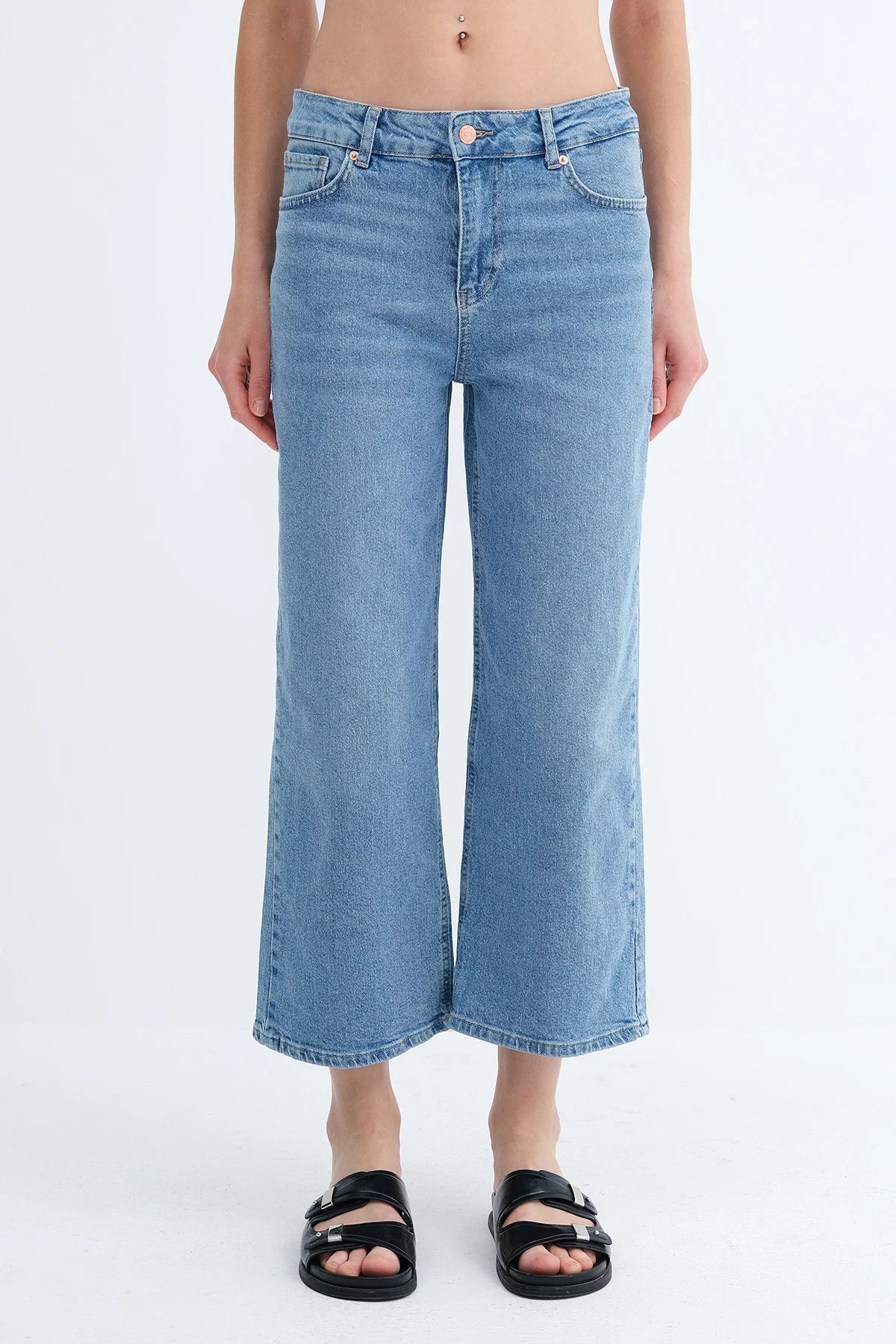 Blue_Wide-Leg-Denim-Jeans-addax
