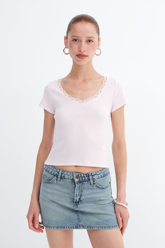 Sugar-Pink_Lace-Collar-T-Shirt-addax