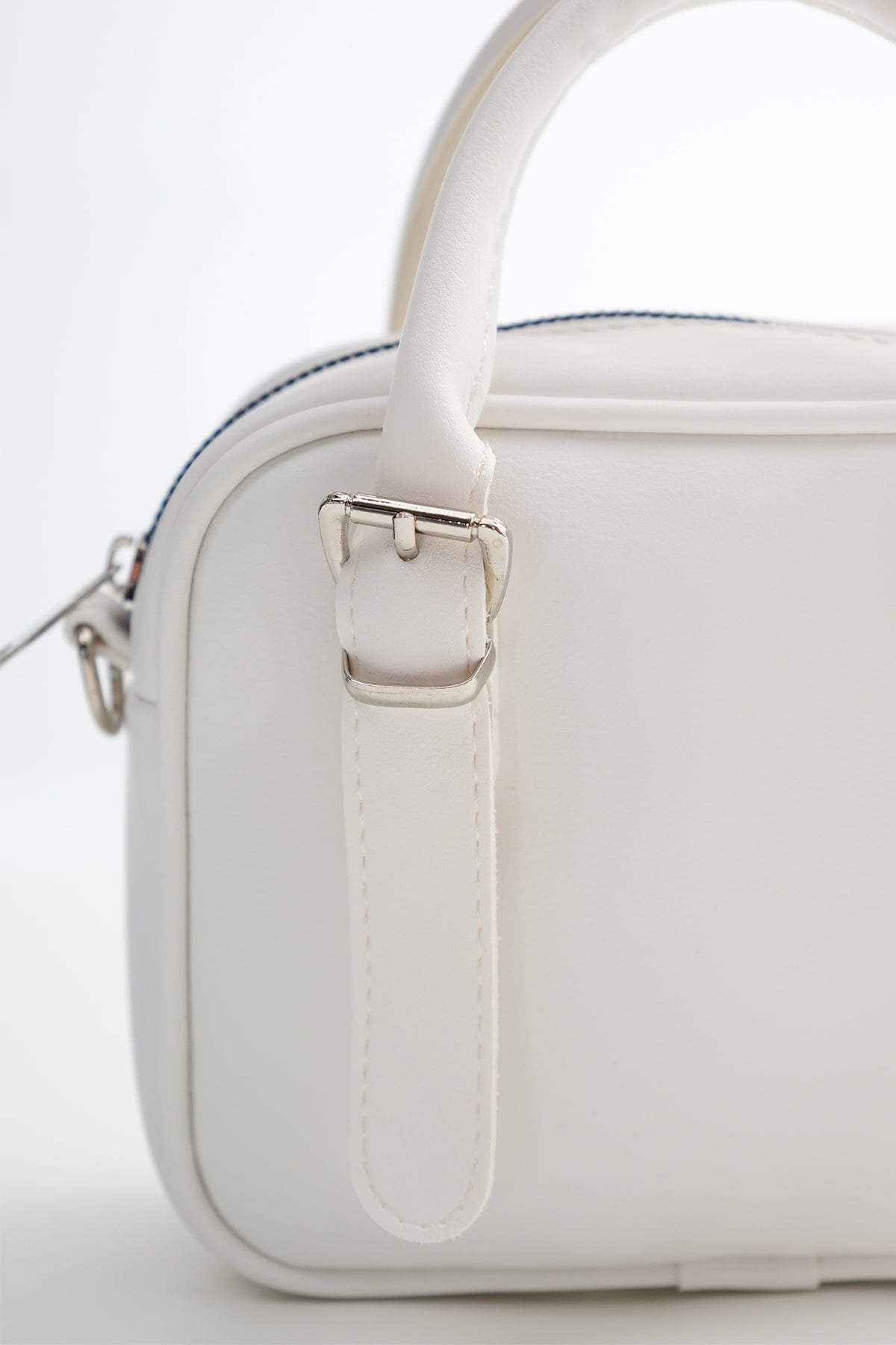 White_Hand-and-Shoulder-Bag-addax