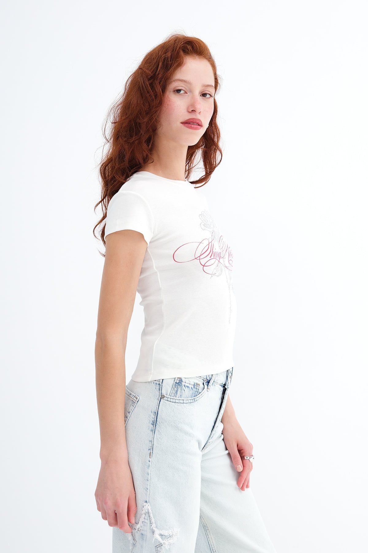 Ecru_Kısa-Kollu-Taşlı-T-shirt-P9039-addax