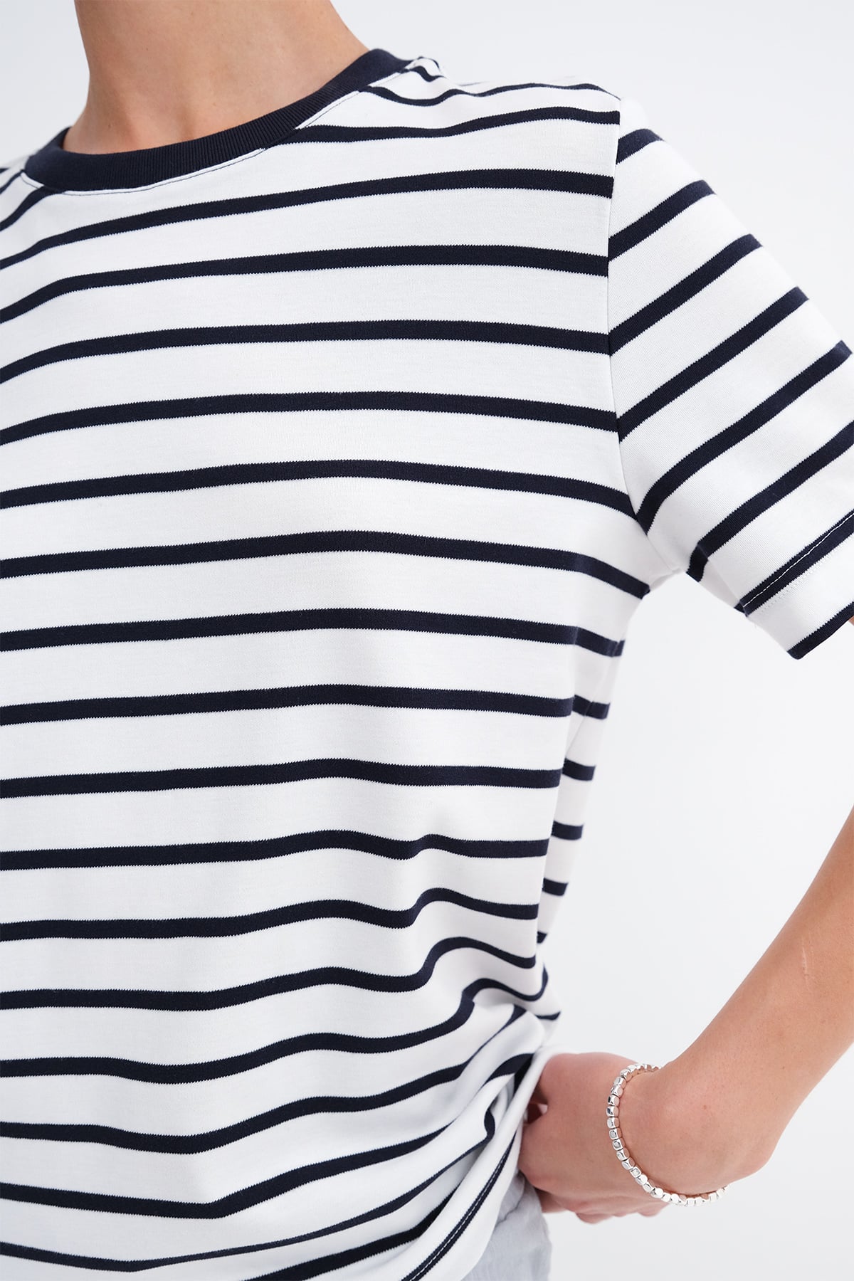 Night-Blue---Ecru_Striped-Short-Sleeve-T-Shirt-addax