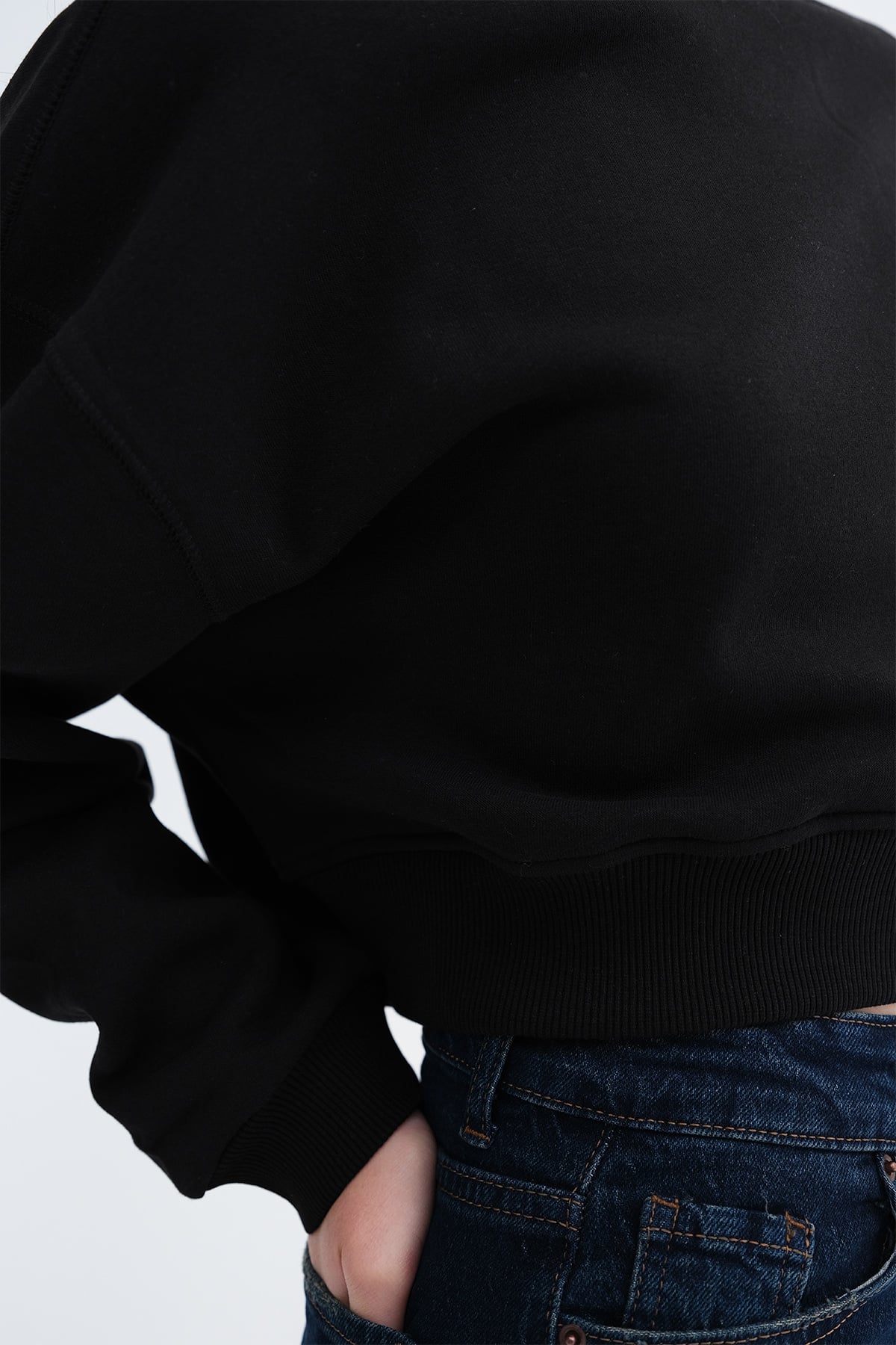 Black_Brushed-Crew-Neck-Sweatshirt-addax