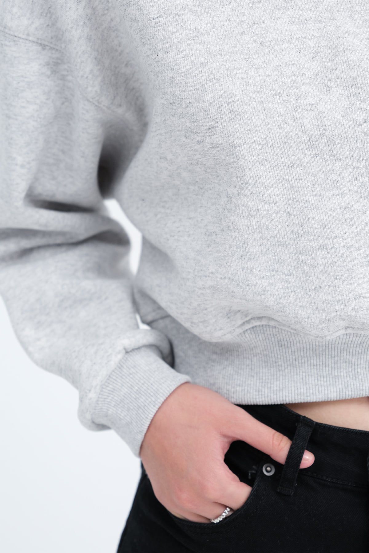 Snow-Melange_Brushed-Crew-Neck-Sweatshirt-addax