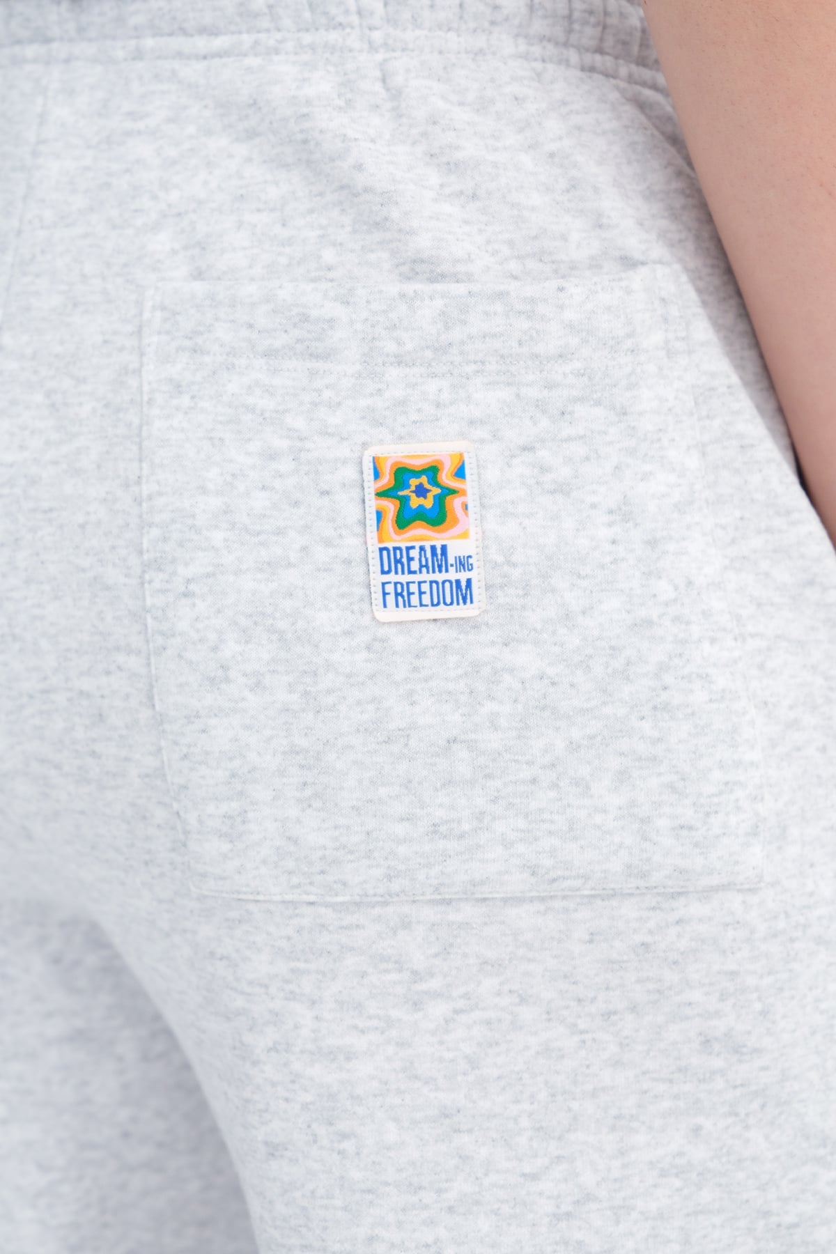 Snow-Melange_Cuffed-Fleece-Sweatpants-addax