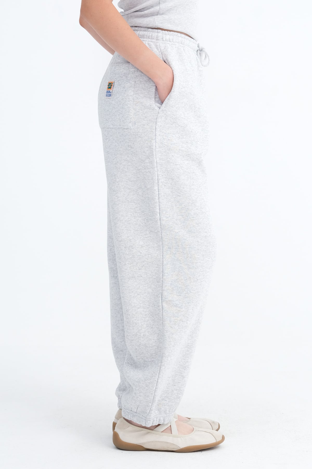 Snow-Melange_Cuffed-Fleece-Sweatpants-addax