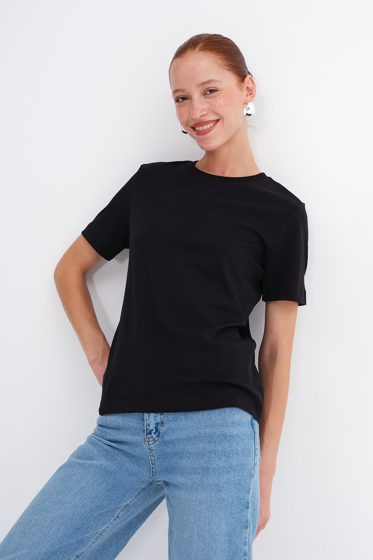 Black_Crew-Neck-Basic-T-Shirt-addax