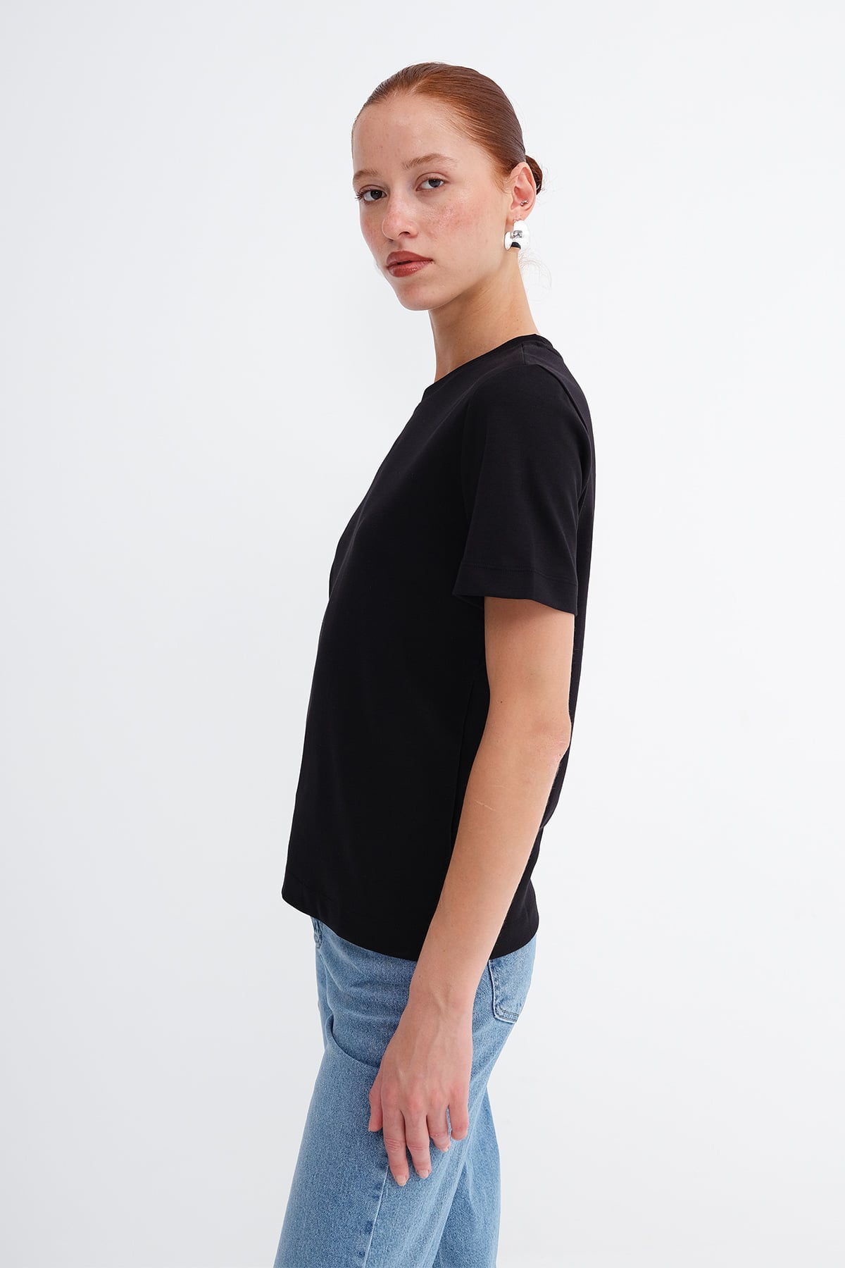 Black_Crew-Neck-Basic-T-Shirt-addax