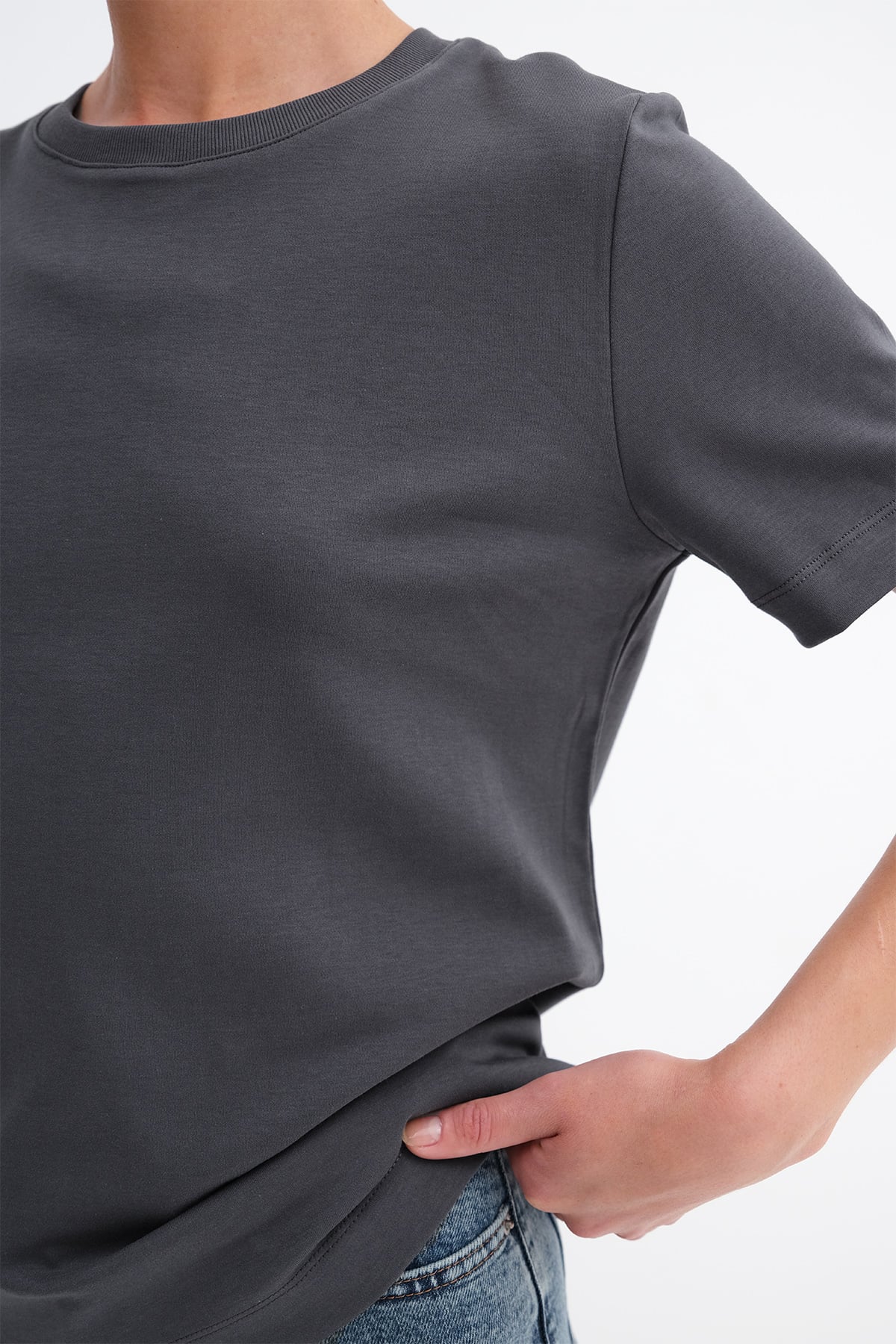 L.Charcoal_Crew-Neck-Basic-T-Shirt-addax