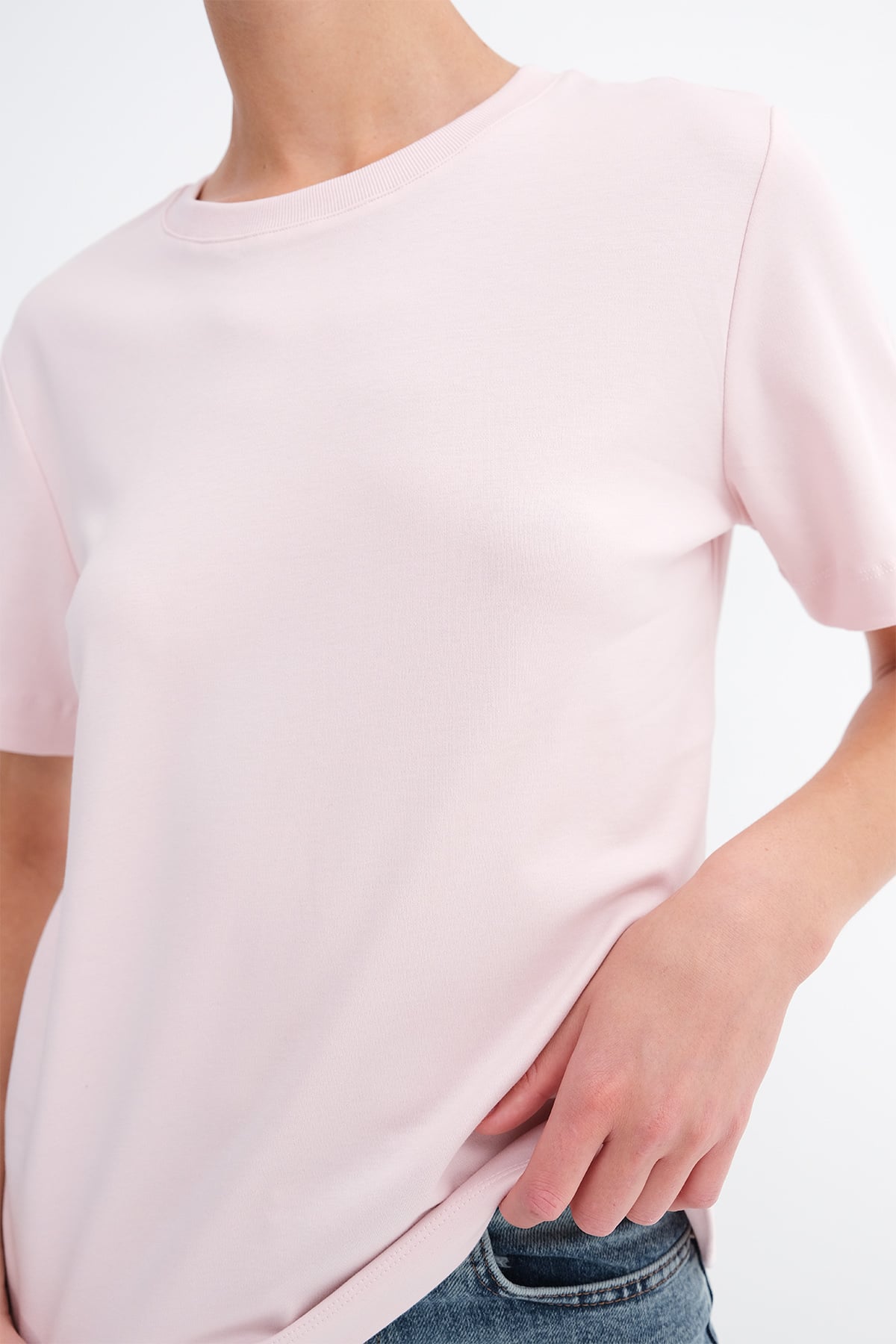 Lotus_Crew-Neck-Basic-T-Shirt-addax