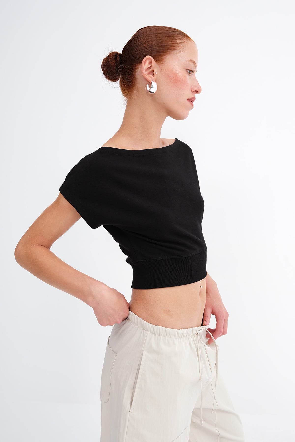 Black_Boat-Neck-Crop-T-Shirt-addax