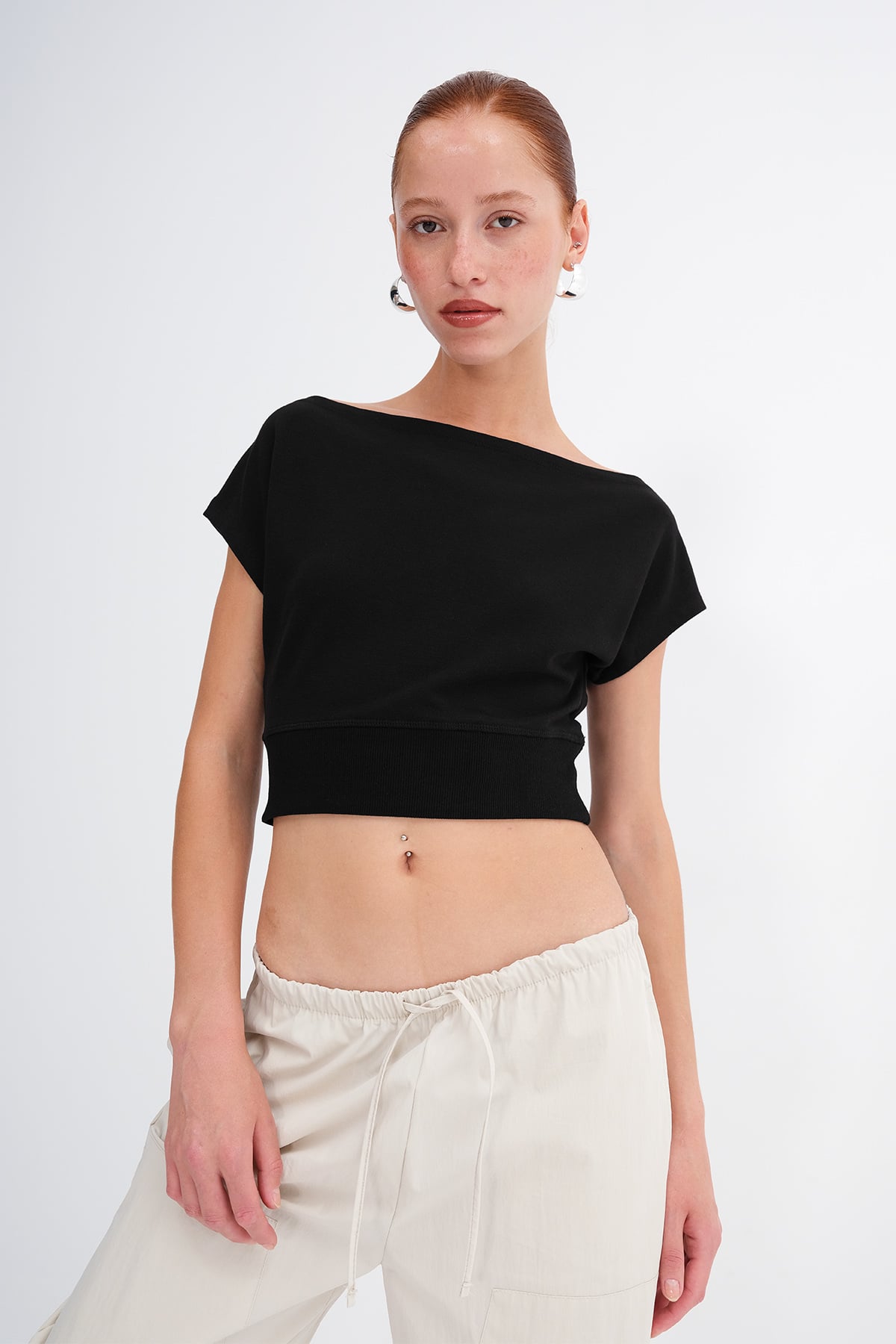 Black_Boat-Neck-Crop-T-Shirt-addax