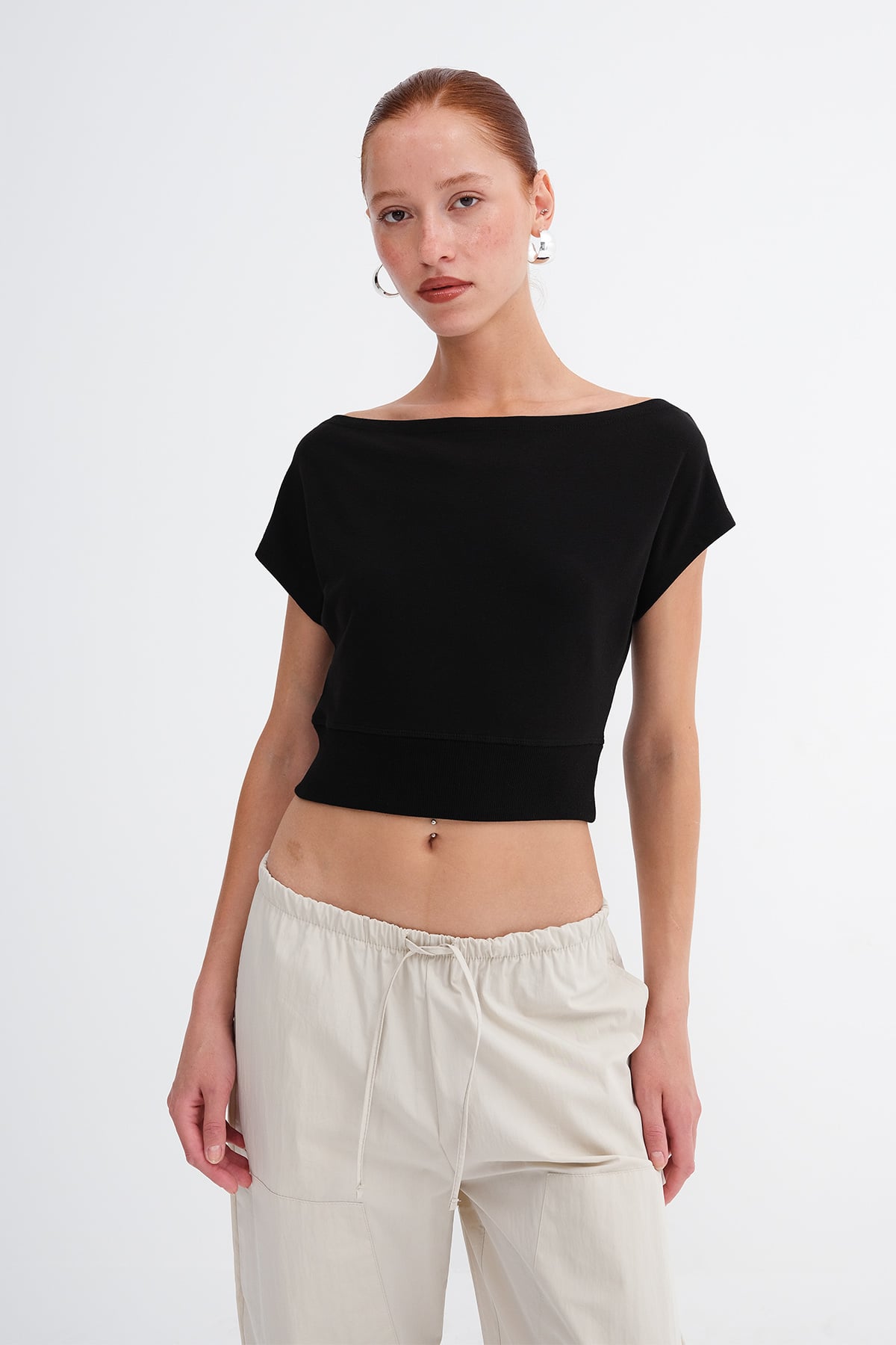 Black_Boat-Neck-Crop-T-Shirt-addax
