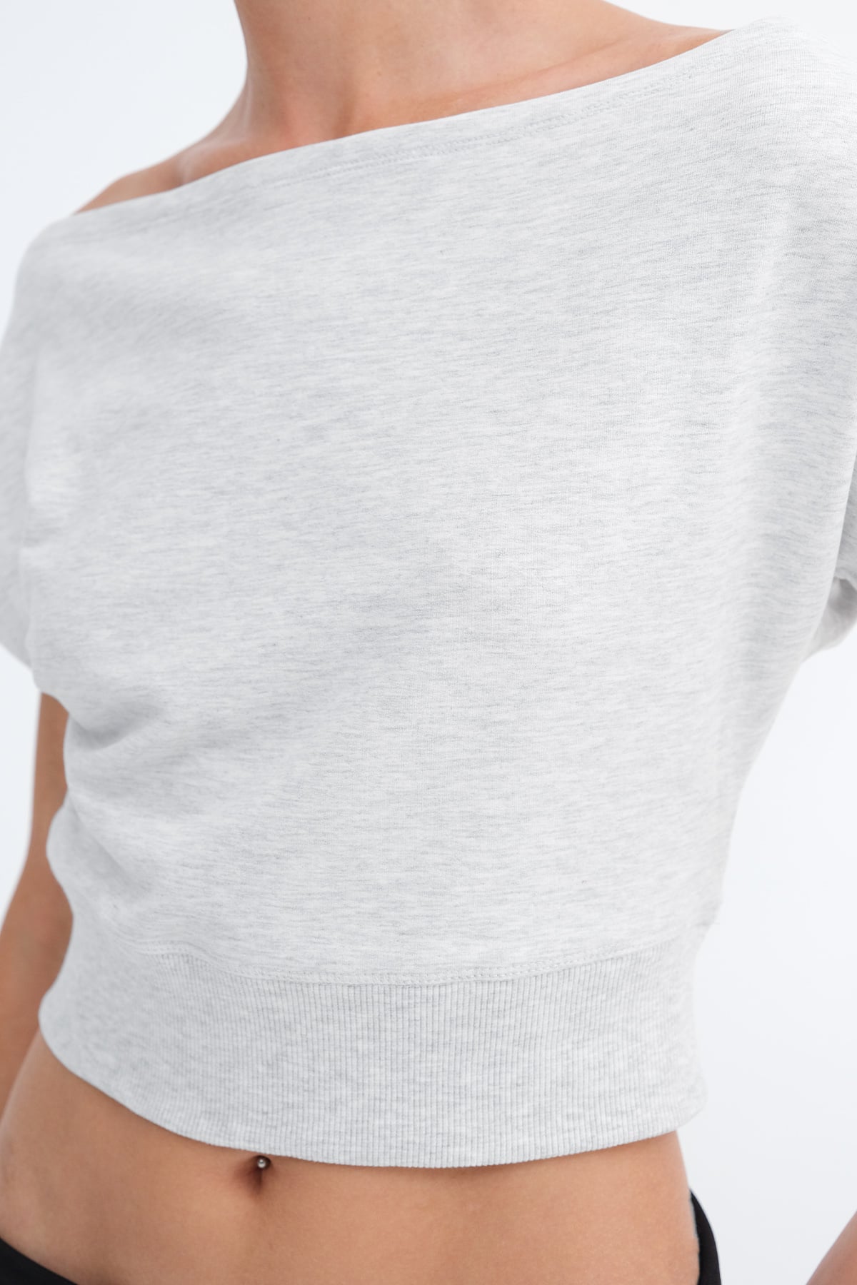 Snow-Melange_Boat-Neck-Crop-T-Shirt-addax