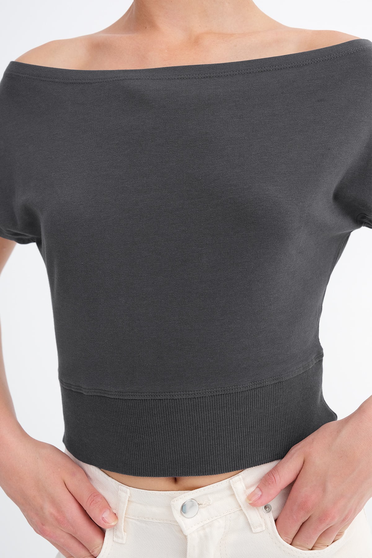 L.Charcoal_Boat-Neck-Crop-T-Shirt-addax