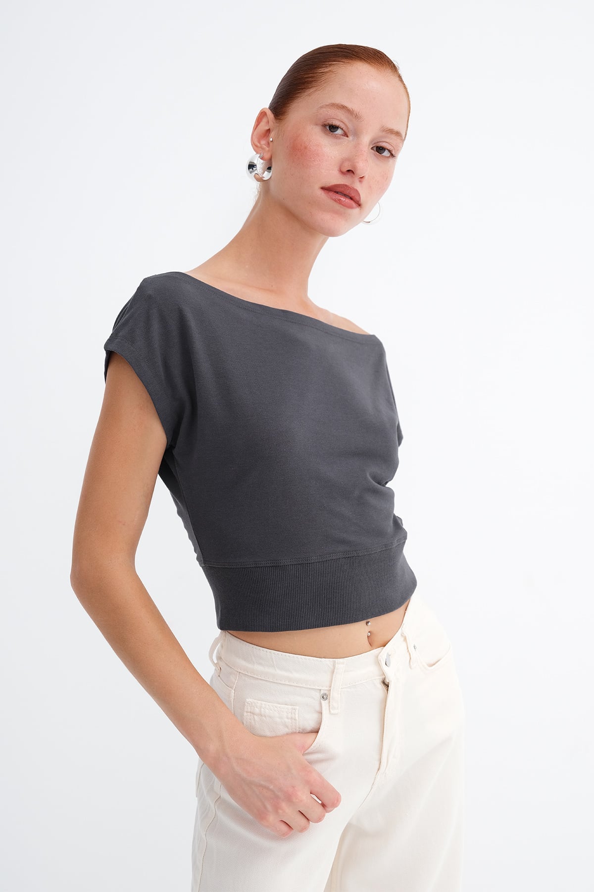 L.Charcoal_Boat-Neck-Crop-T-Shirt-addax