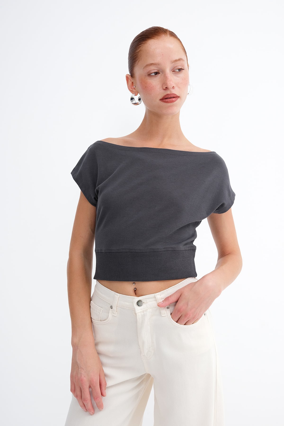 L.Charcoal_Boat-Neck-Crop-T-Shirt-addax