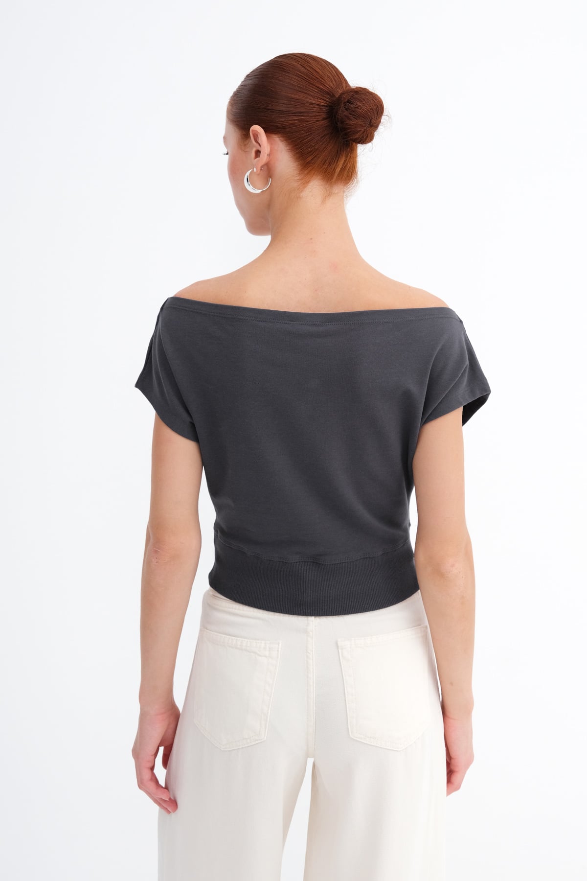 L.Charcoal_Boat-Neck-Crop-T-Shirt-addax