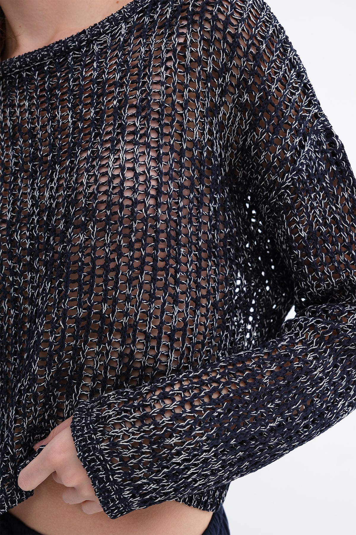 Dark-Night-Blue_Crew-Neck-Openwork-Knitwear-addax