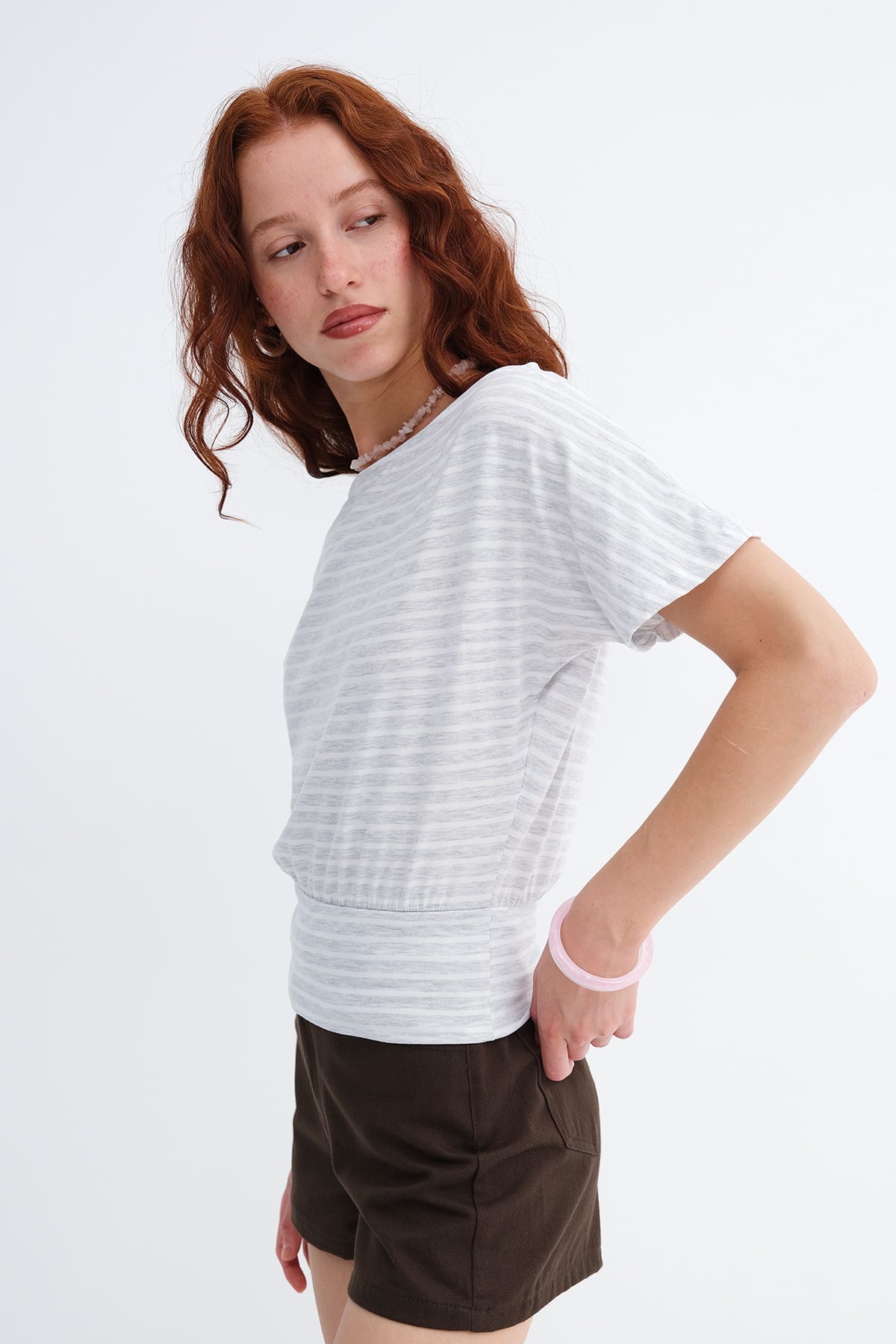 Snow-Melange-white_Striped-Elastic-Hem-T-Shirt-addax