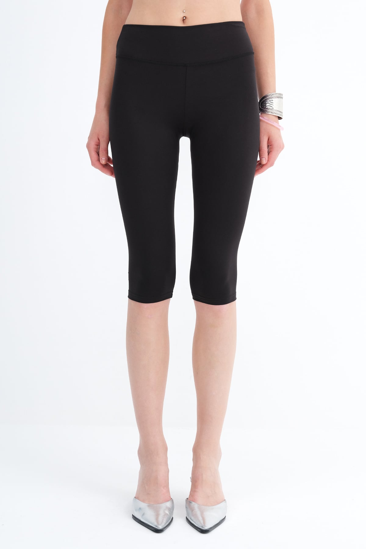 Black_High-Waist-Capri-Leggings-addax