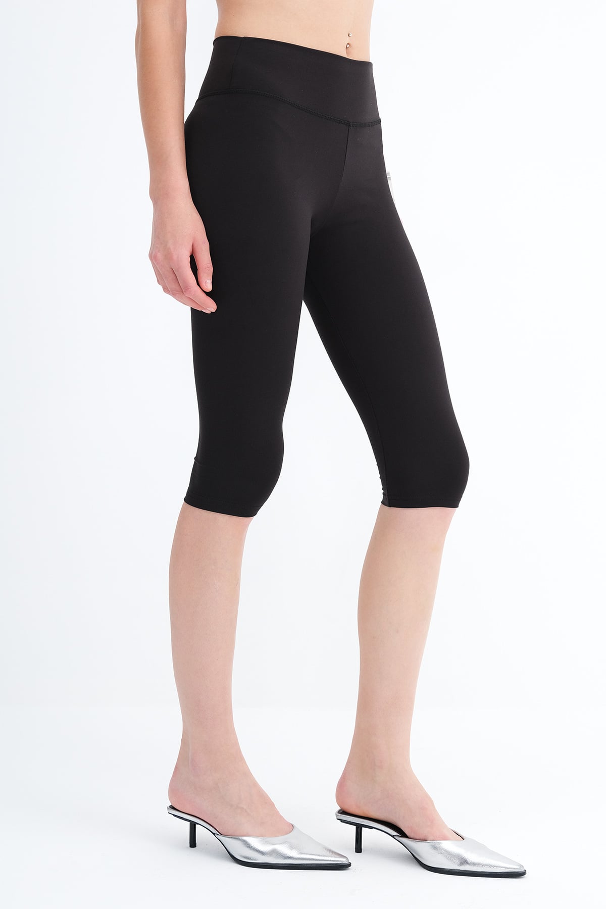 Black_High-Waist-Capri-Leggings-addax